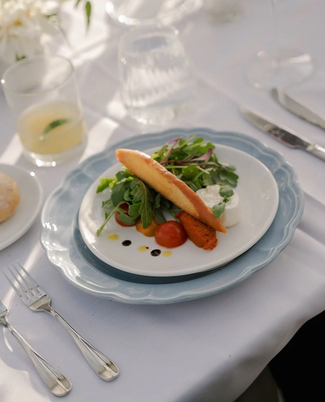 Burrata + heirloom tomatoes + a drizzle of balsamic = your new favorite salad⁠
⁠
⁠
Vendors--⁠
Planning: @rowynevents⁠
Venue: @jeuneperche⁠
Photo/video: @204_weddings⁠
Content creation: @paralanovia_⁠
Florals: @parkerandposies⁠
Rentals: @adorefolklore