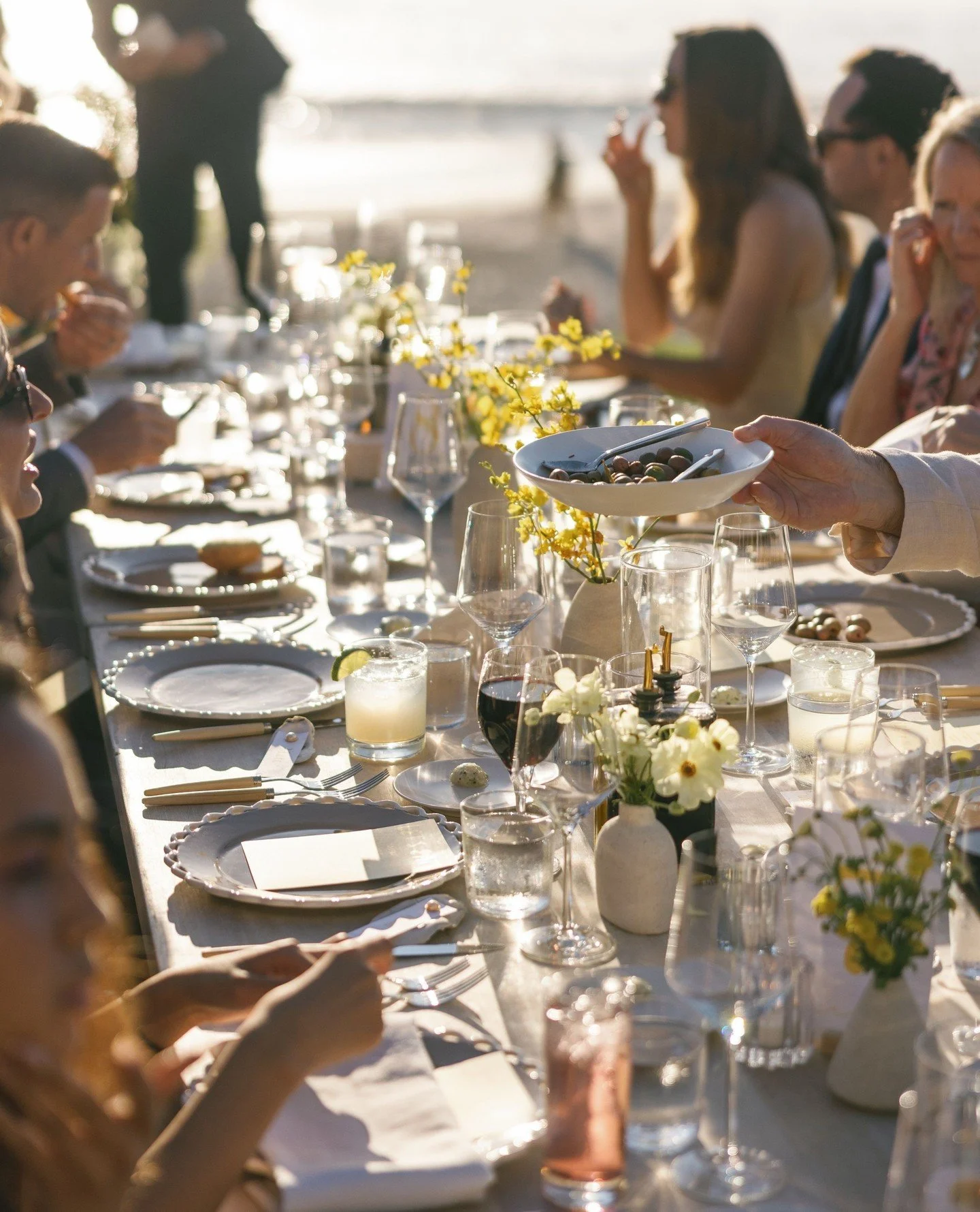A simple start to the table&mdash;artisan bread and mixed olives, served family-style for guests to share while salads are on the way 🤍⁠
⁠
⁠
Venue: Scripps Seaside Forum⁠
Planning &amp; design: @treschicaffairs⁠
Photography: @jesslivingphoto⁠
Video: