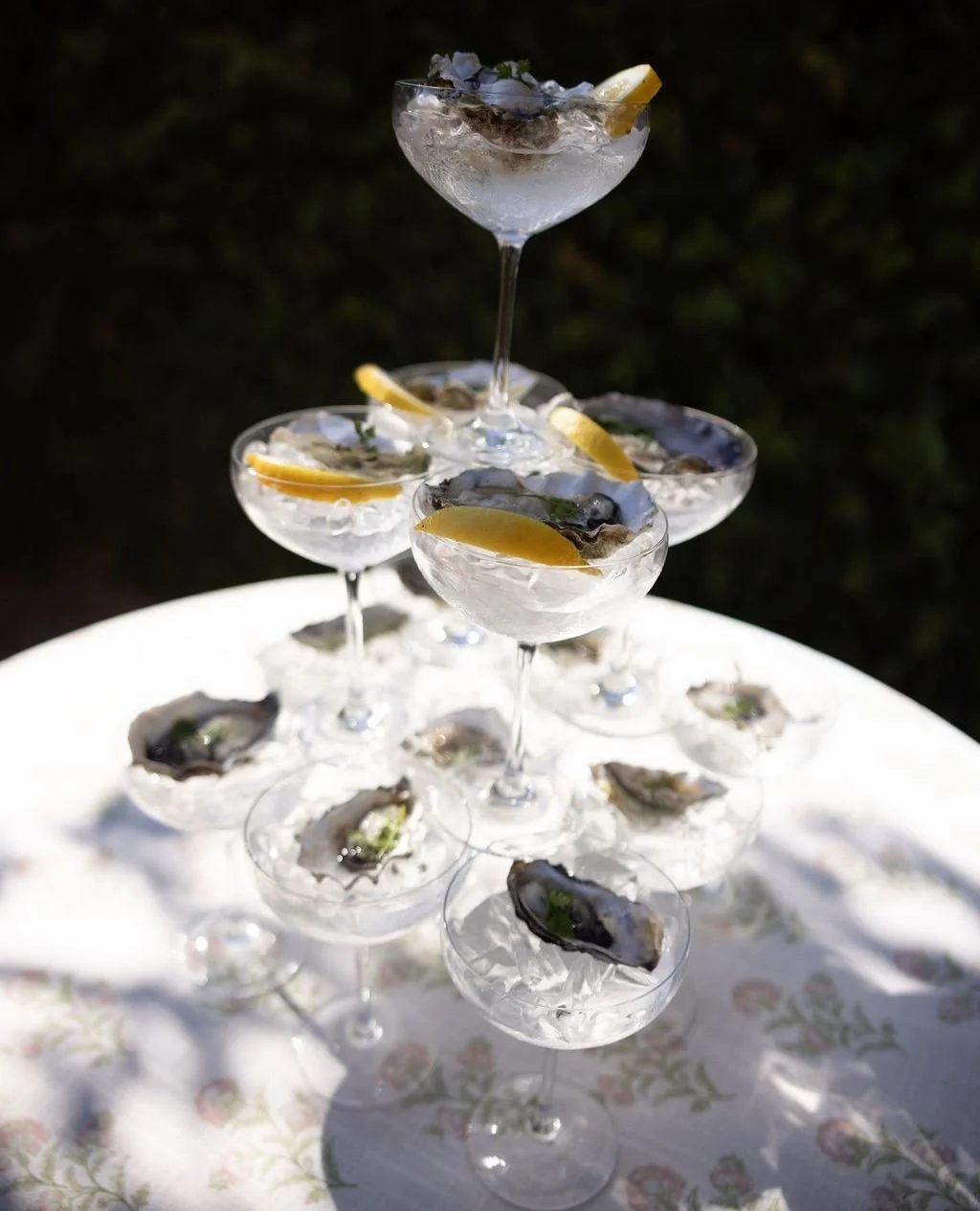 Fresh oysters never looked so good 🦪⁠
⁠
⁠
Hosts: @flower.snob @bashboulevard⁠
Planning and Design: @bashboulevard⁠
Venue: @ivymanortemecula⁠
Florist &amp; Design: @flower.snob⁠
Photographer: @ariannajphotography⁠
Hair and Makeup: @kcwitkamp⁠
Tableto