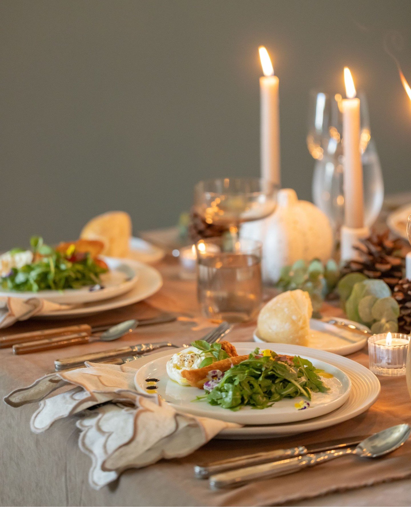 The holidays are right around the corner! ✨🎄⁠
⁠
From intimate gatherings to festive corporate celebrations, let us take care of the food so you can focus on celebrating with your favorite people.⁠
⁠
Planning a holiday party this year?  Reach out to 