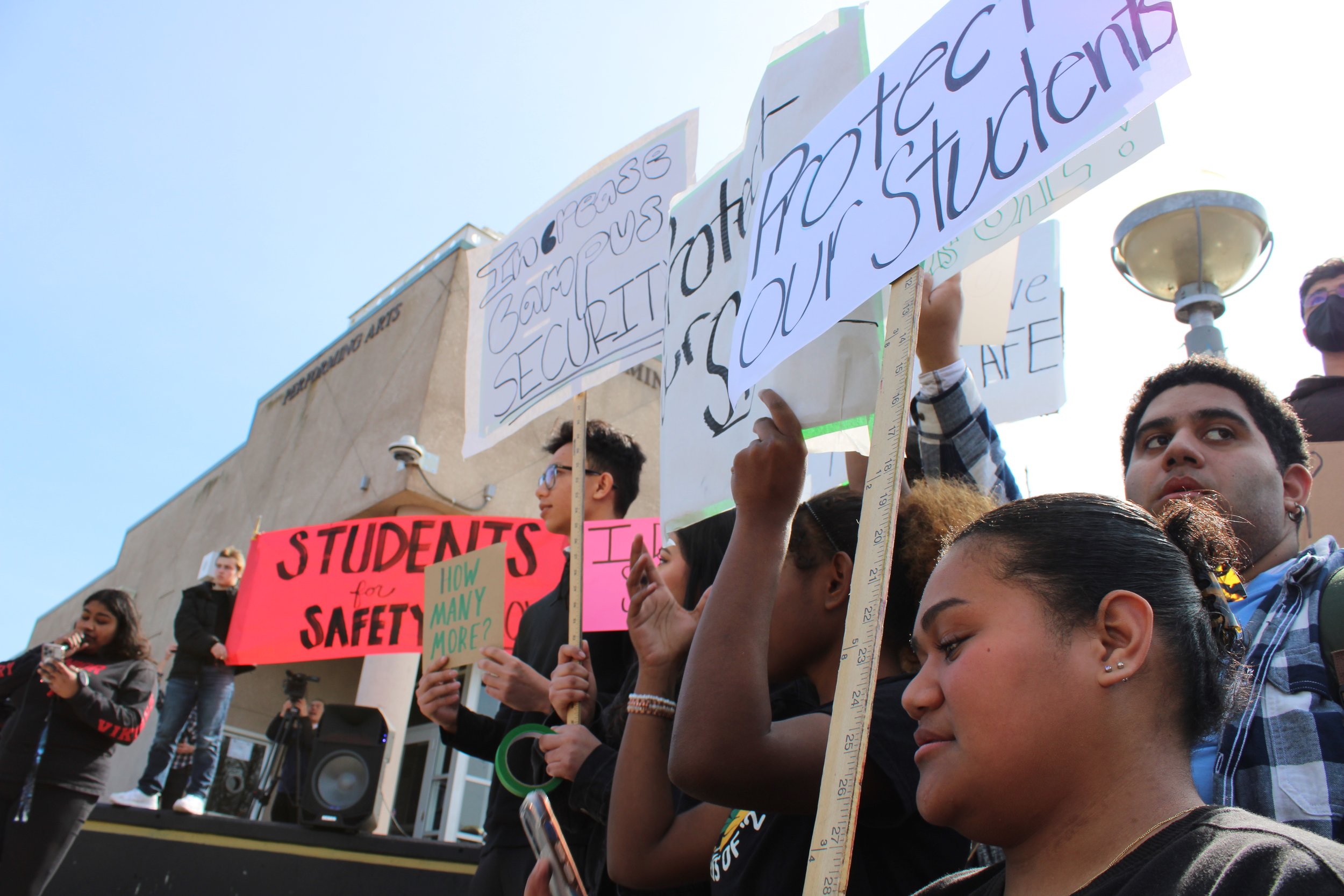  Students with signs near front on March 3 (Dana Borunda,  The Puma Prensa ) 