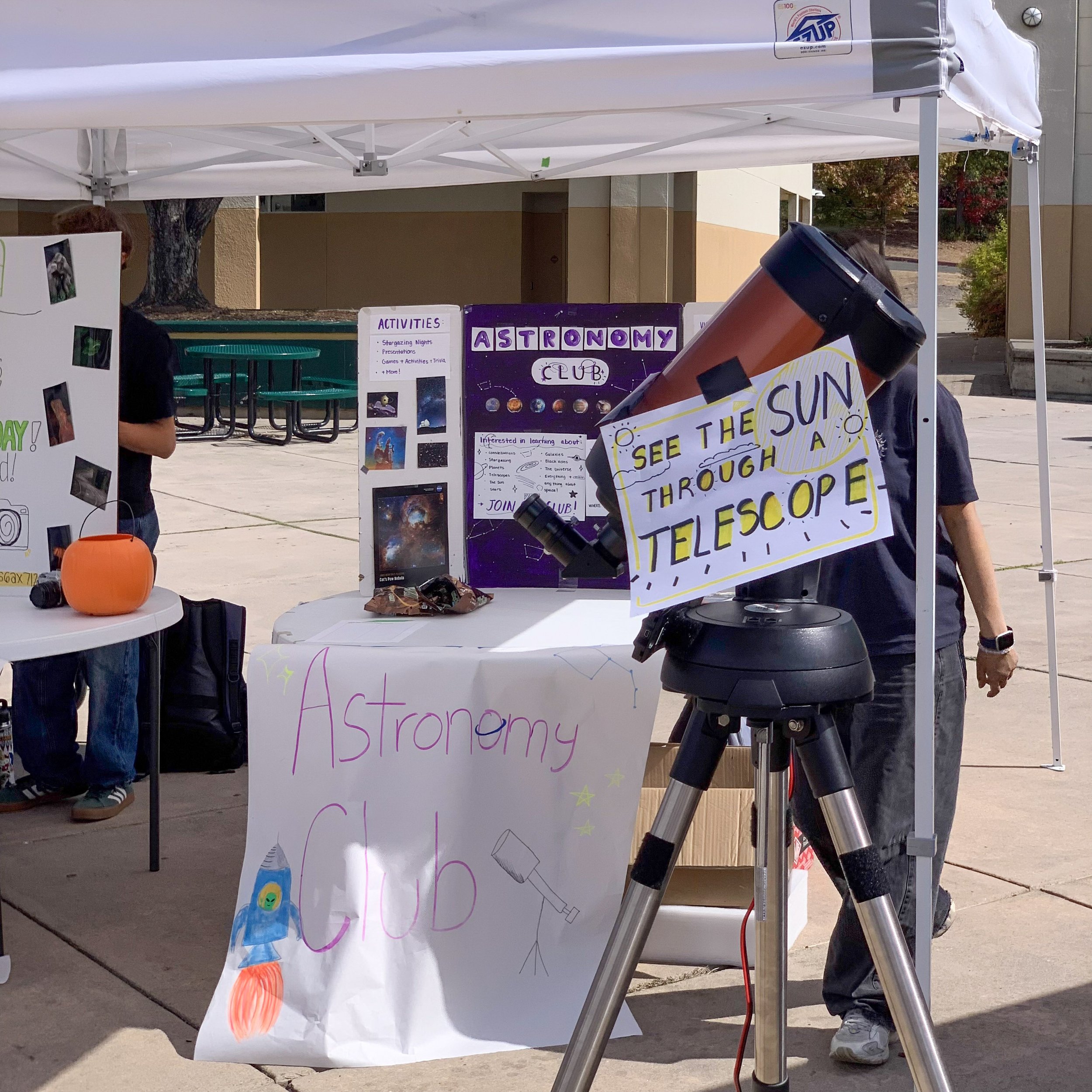  The Astronomy Club stand and telescope (Christopher Haraszti /  The Puma Prensa ) 