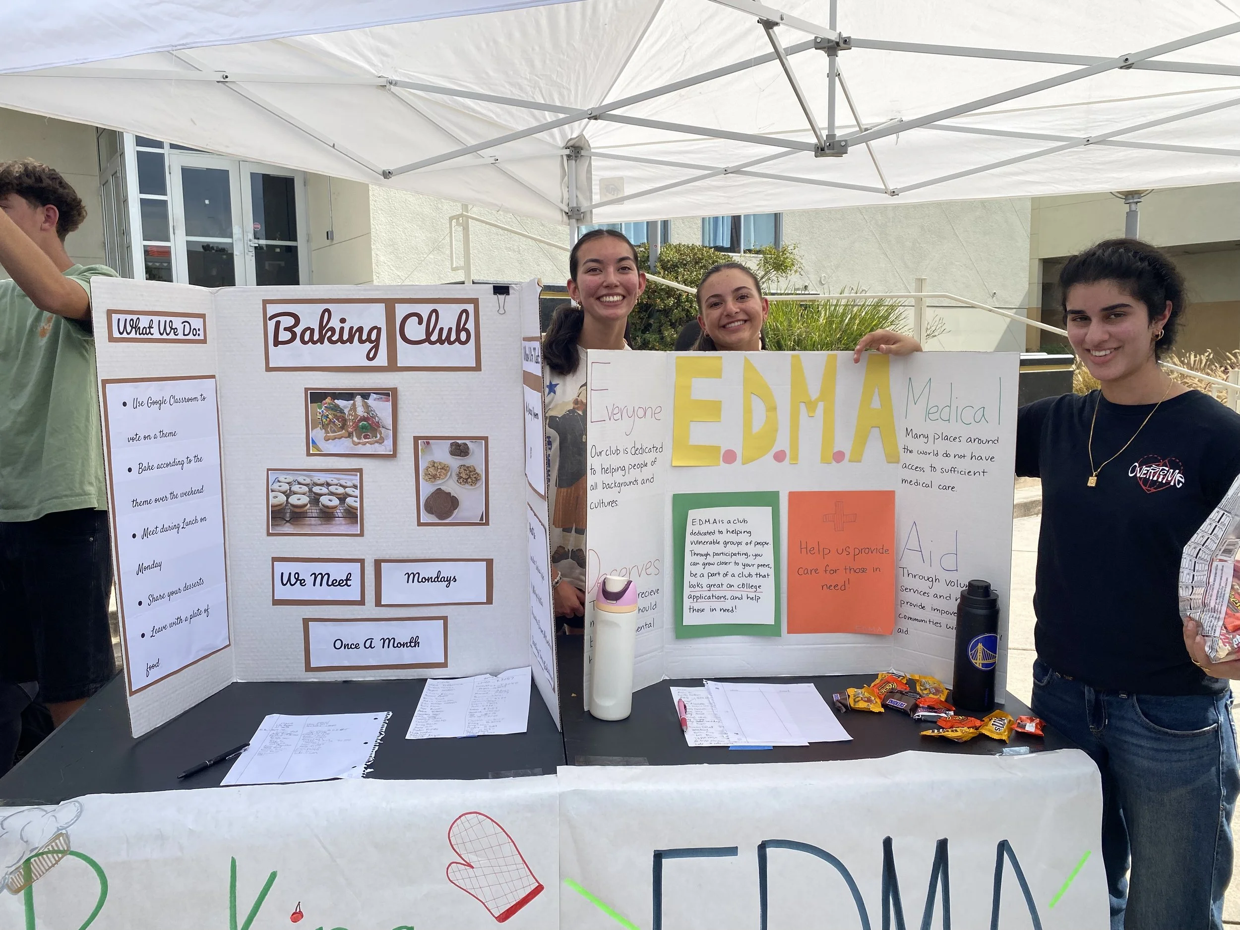  The Baking Club and EDMA stands at Club Day (Ryan Win-Ruan /  The Puma Prensa ) 