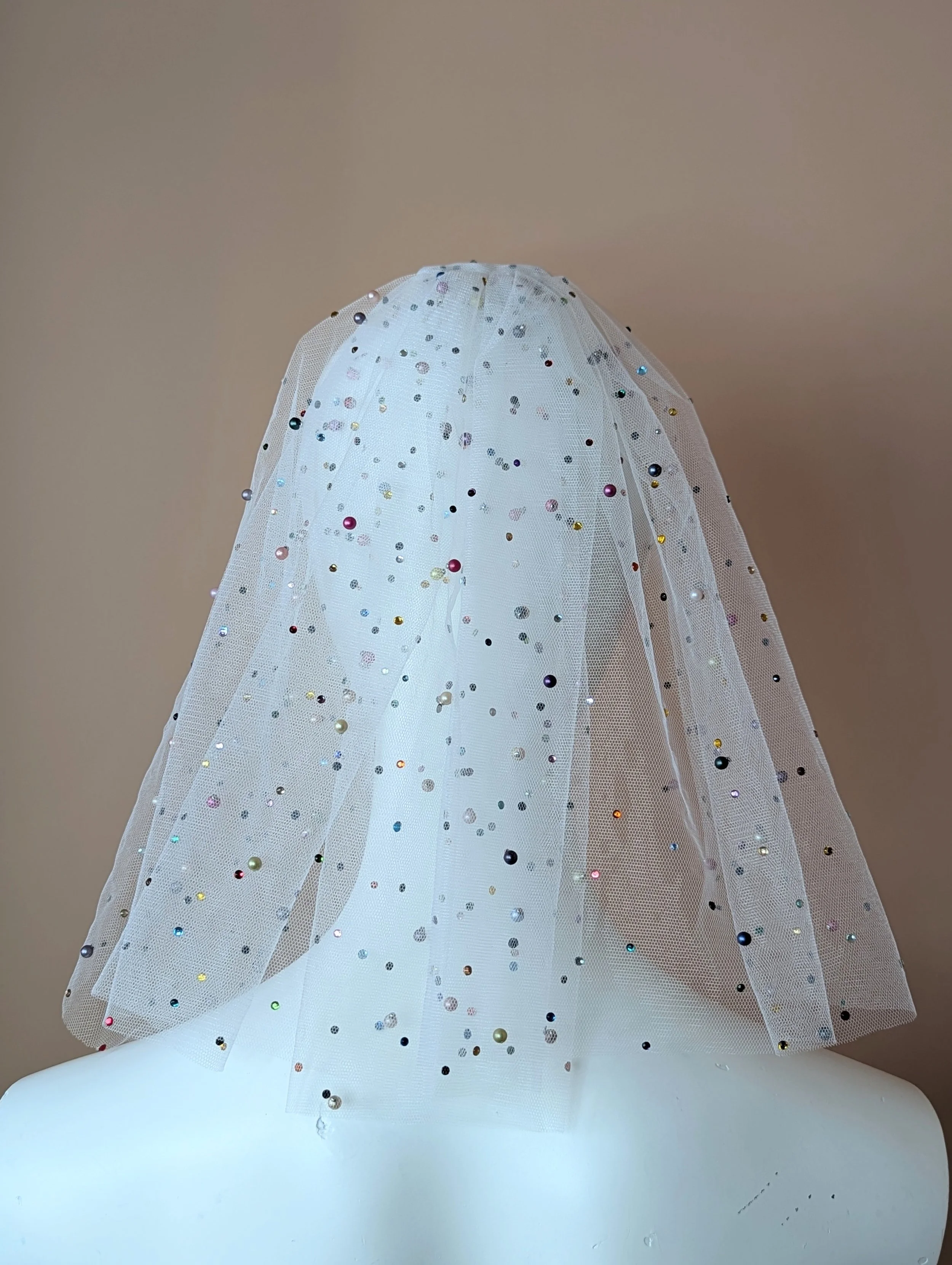White Rainbow Pearl Bridal Veil