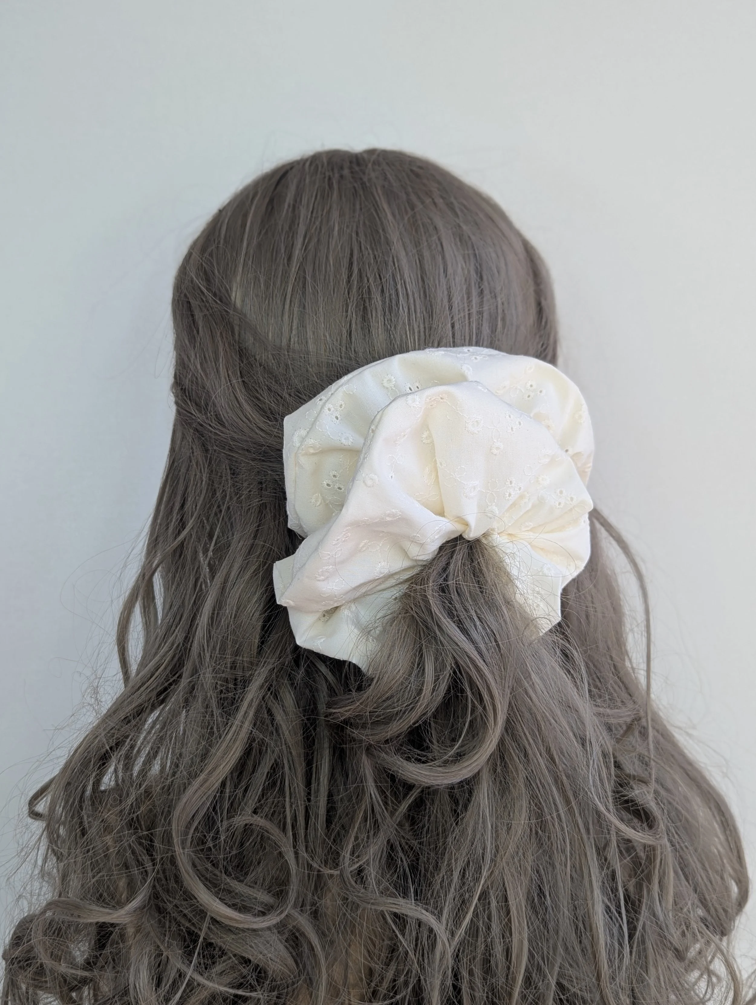 Cream-Broderie-Anglaise-Cotton-Scrunchie-10.jpg