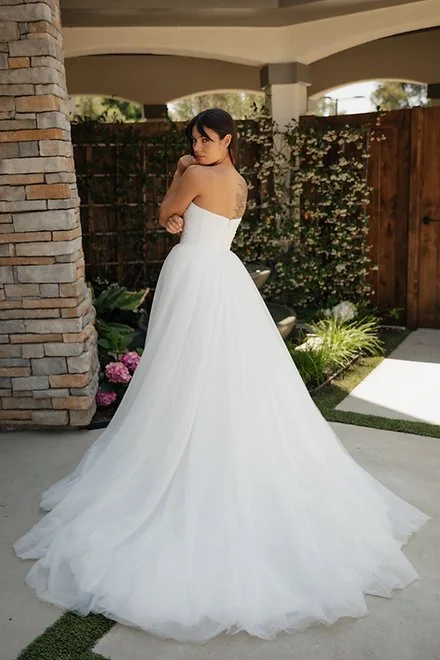 Evelyn Bridal Caina N25520 Size 16