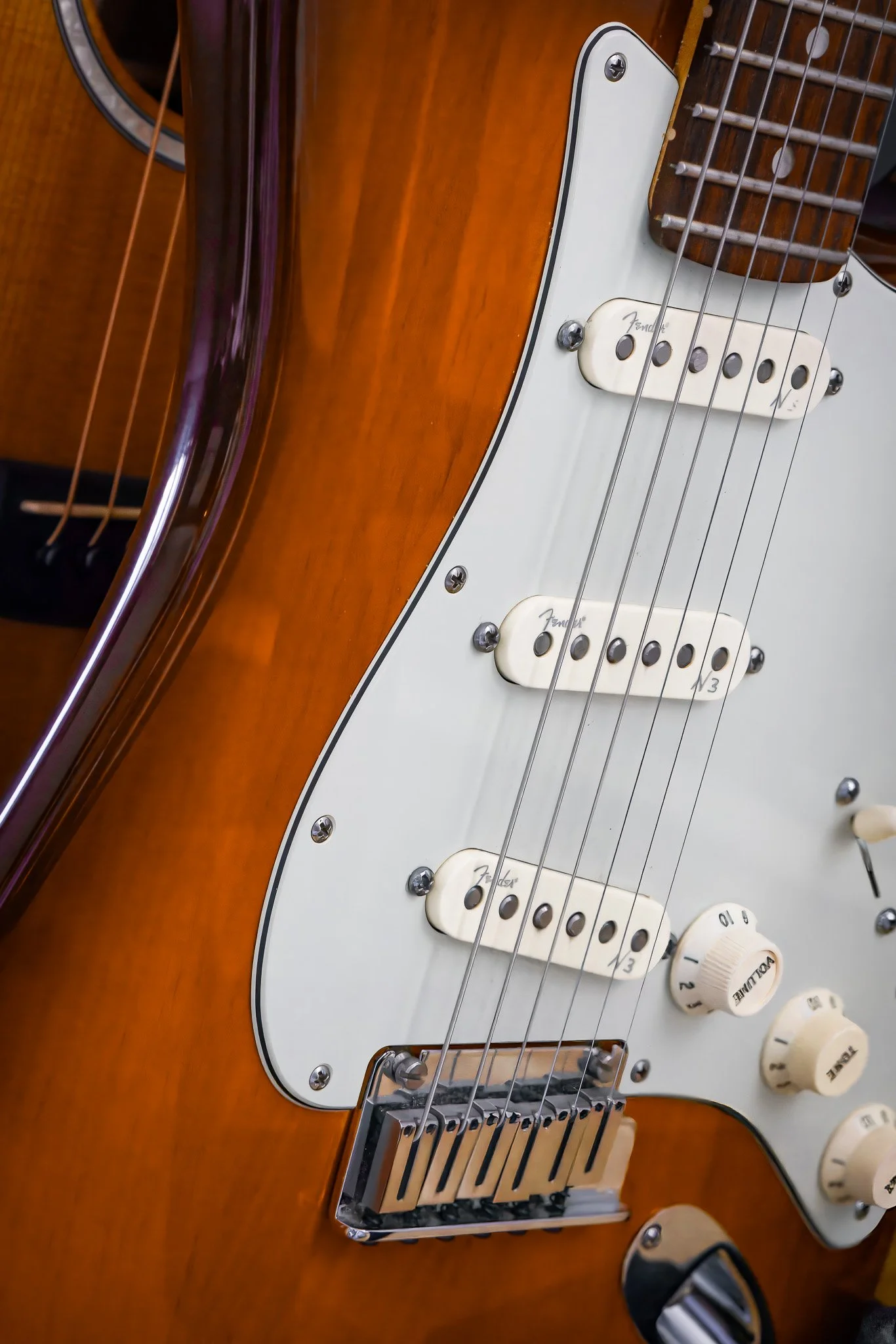 guitar30I3A4225-topaz.jpg