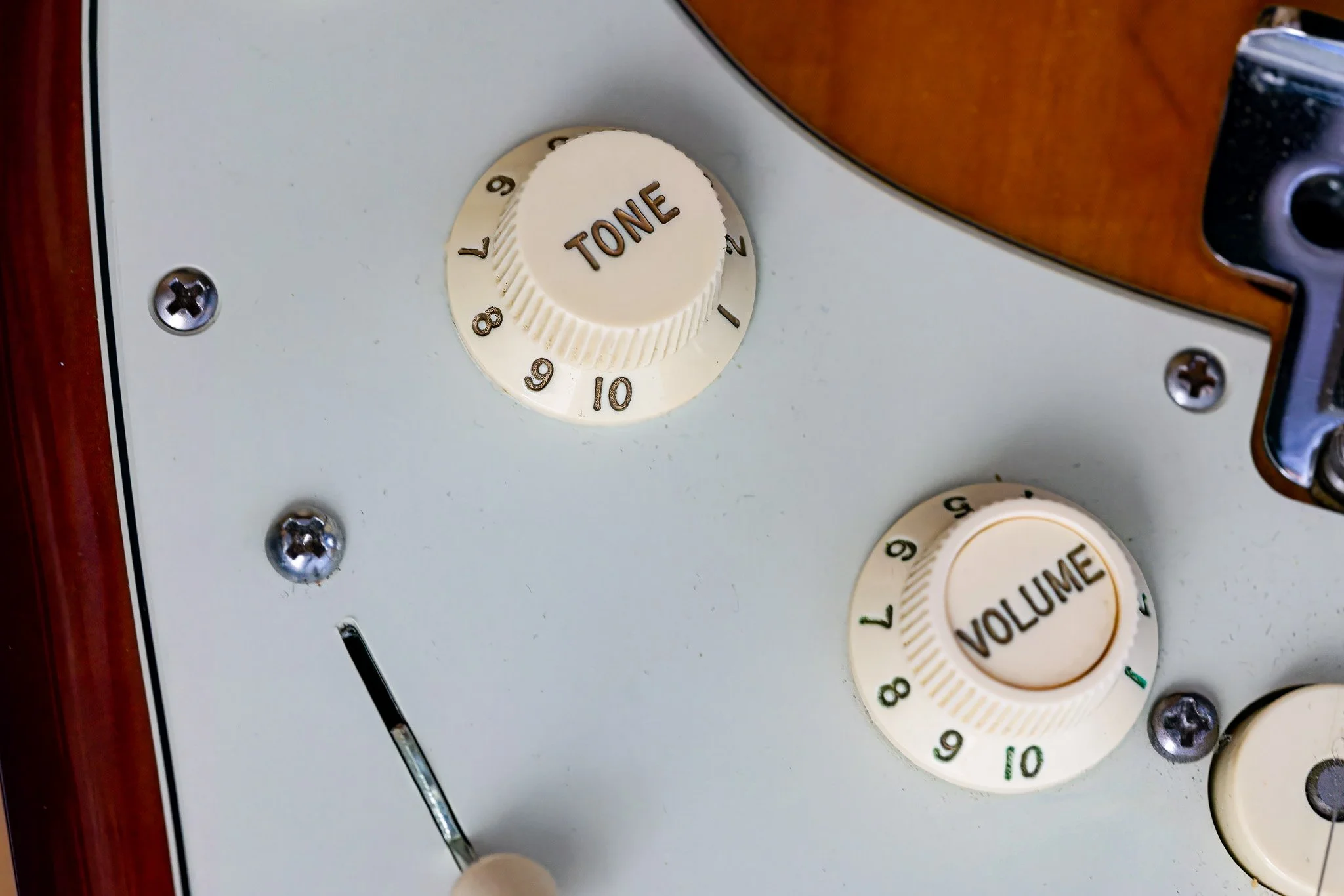 guitar60I3A4238-topaz.jpg