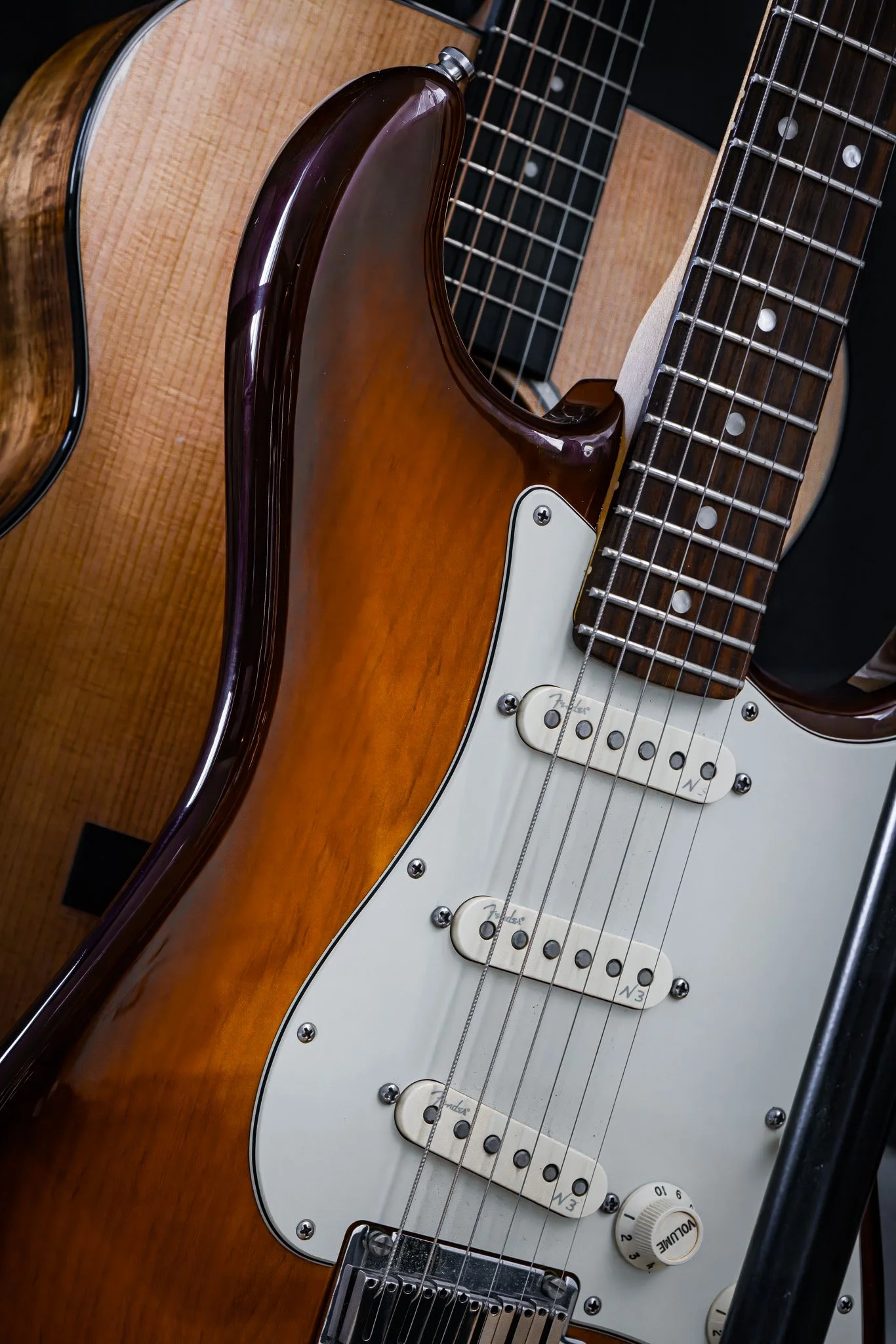 guitar20I3A4223-topaz.jpg