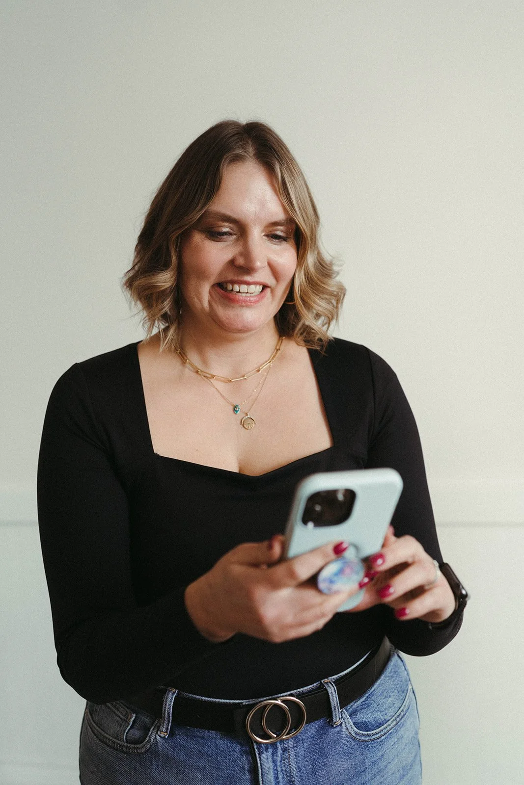 Over 50 UGC Video Content Creator | Gen X | Mid size fashion - Emma Nicolet: Sexy Pics Of The Stylish Content Creator