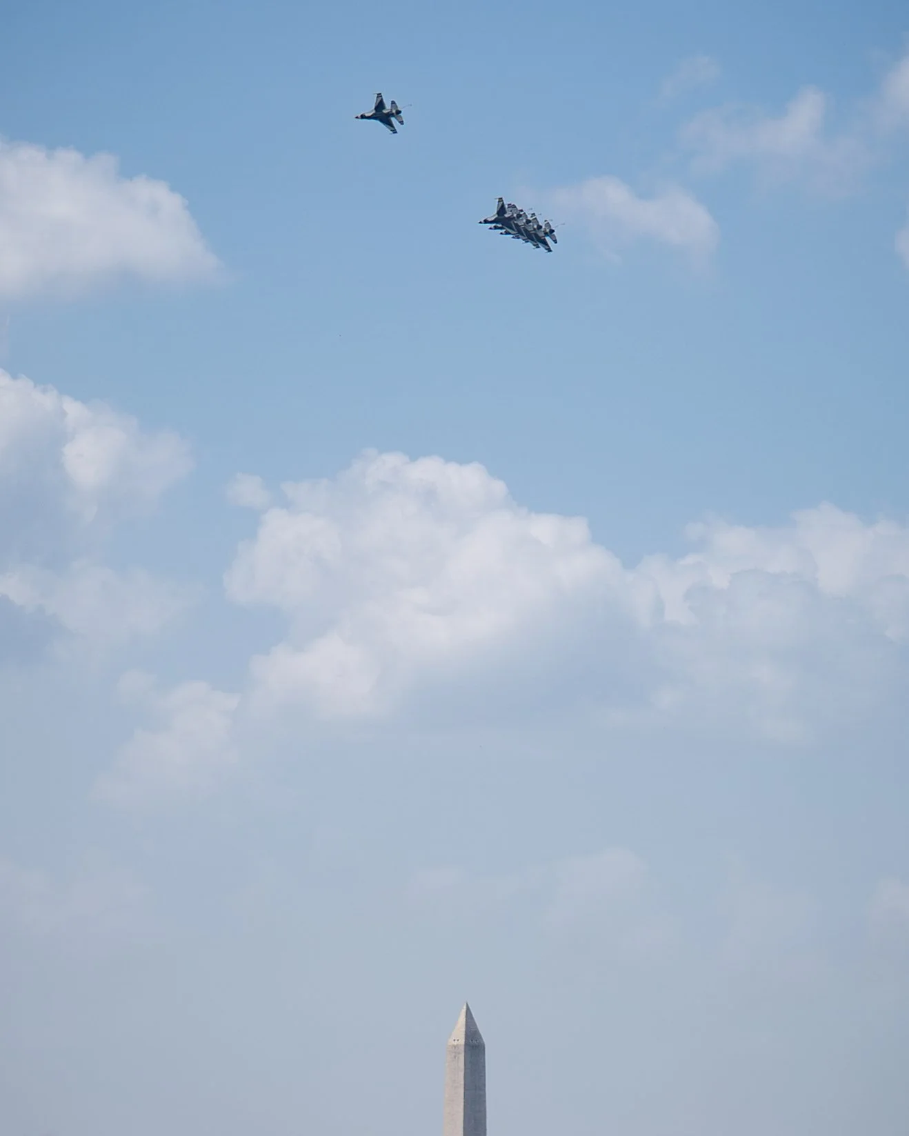 Thunderbirds flyover-4.jpg