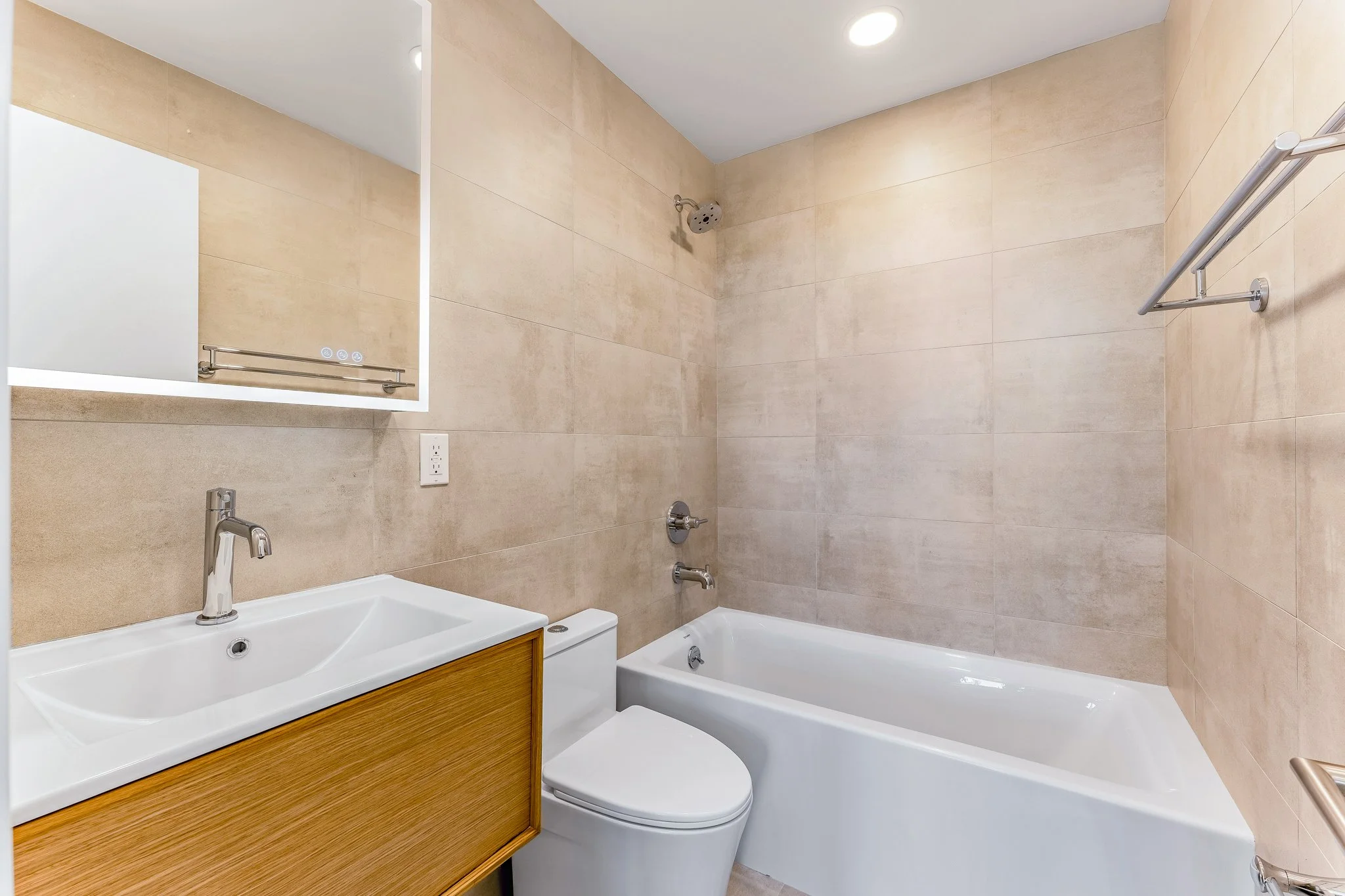 50-047_Full Bath.jpg