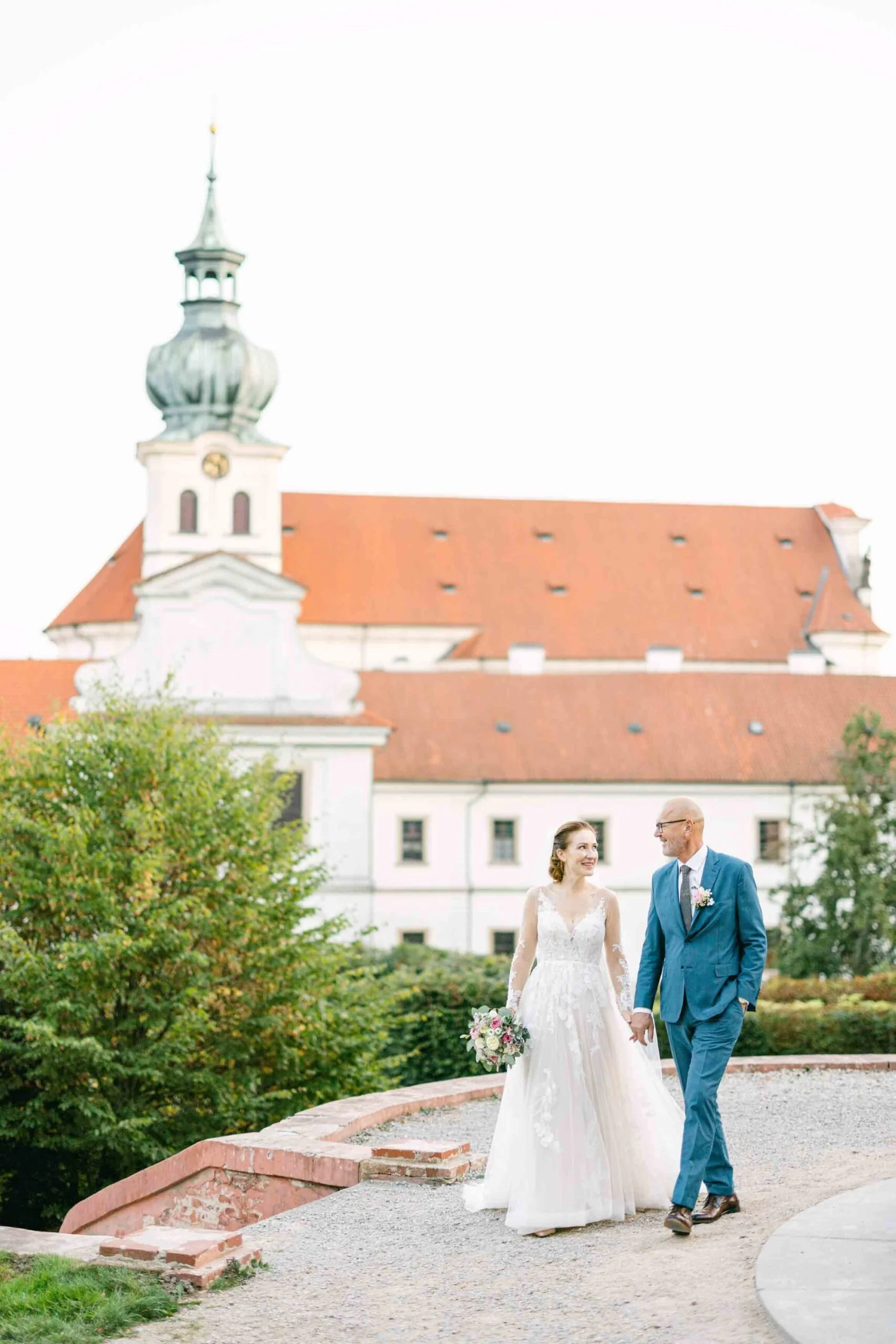 Svatebni_fotografka_Ludmila_Esterkova-Praha-Klaster_Brevnov-2-2-scaled.jpg