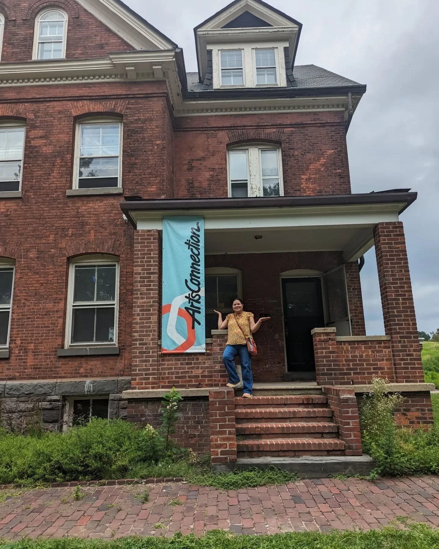 Visited the @artsconnection house at @governorsisland for my artist residency with "un lugar imaginario to meet a loved one" with @krystalbrenes ! Can't wait to continue developing my piece post @newvictorytheater LabWorks here. 

I am an A