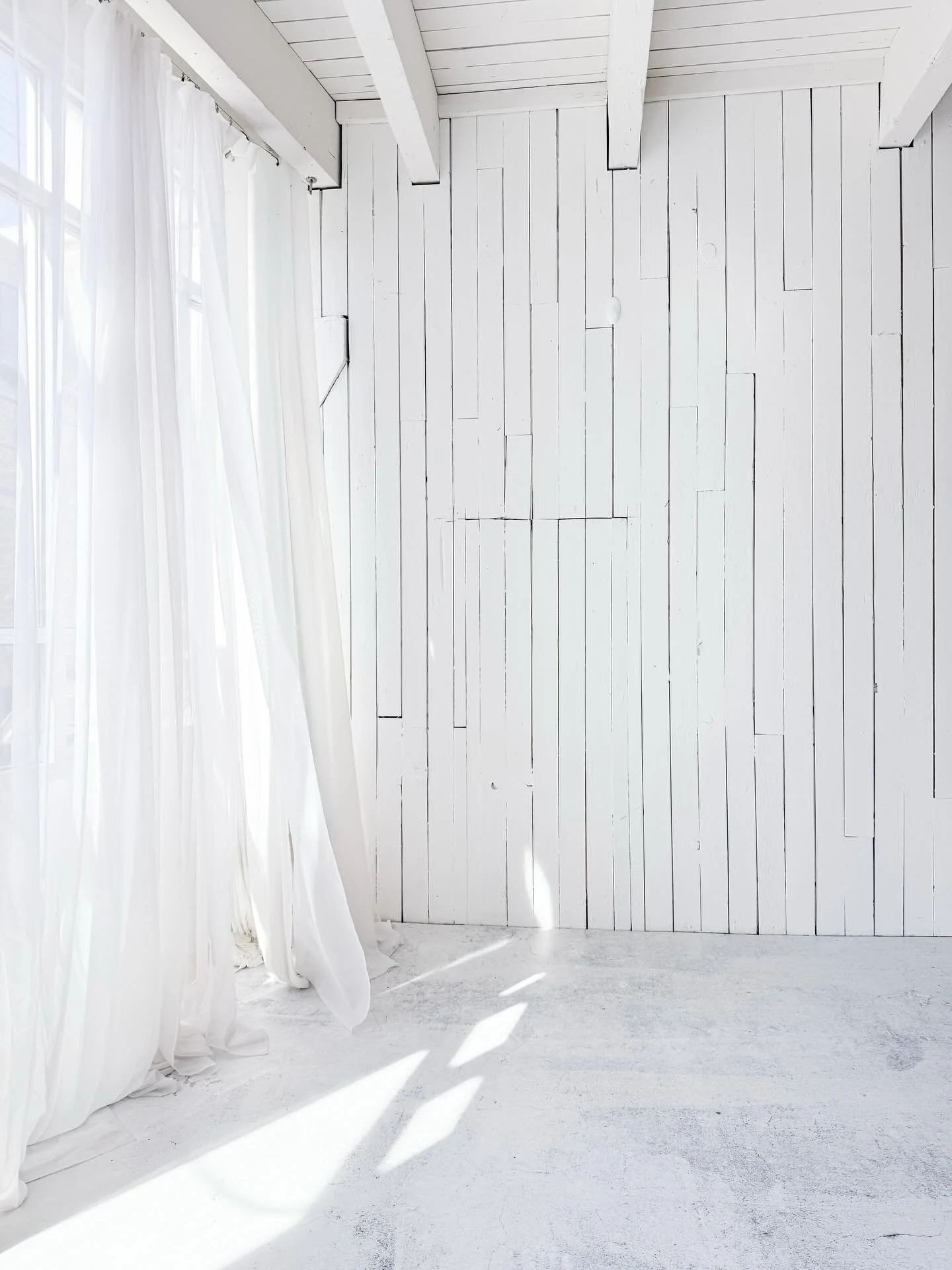 Not sure if white floors, concrete, or warm wood best fit the vibe you&rsquo;re going for? Why choose just one?

At Saltwater Studio, versatility is everything. Our space was intentionally designed to give you multiple looks within one session&mdash;