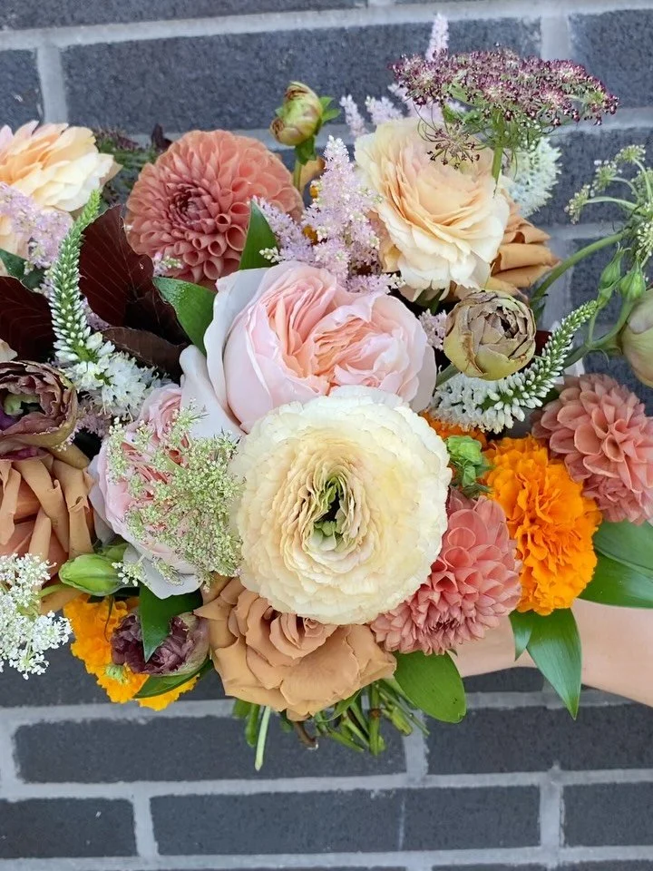 Wow, what a beautiful fall it’s been. A little late to post this pretty fall wedding, but better a little late than never!
We love the intimate, atmosphere of this wedding, the rich fall colours and the sunshine of the day! ππ
#weddingflorist