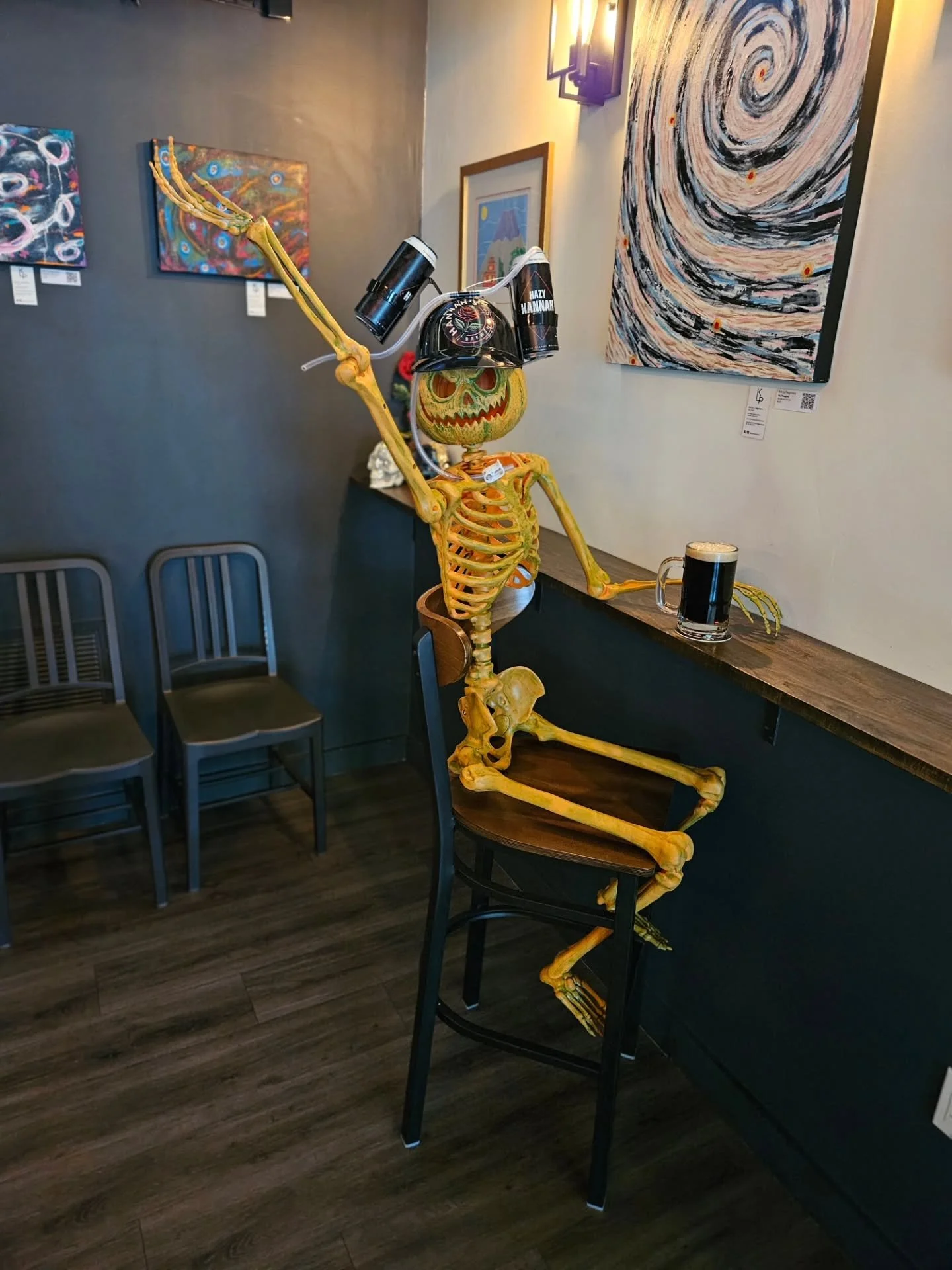 'sup
Well, this joker's back
Always asking me why the @patriots game isn't on
It's. Not. Sunday. Charlie!
Anyway. Happy hump day to all you workin' folks. Beers are pouring, gonna crowler some crowlers in a min
Currently on draft
Autumn 🍂 Alma