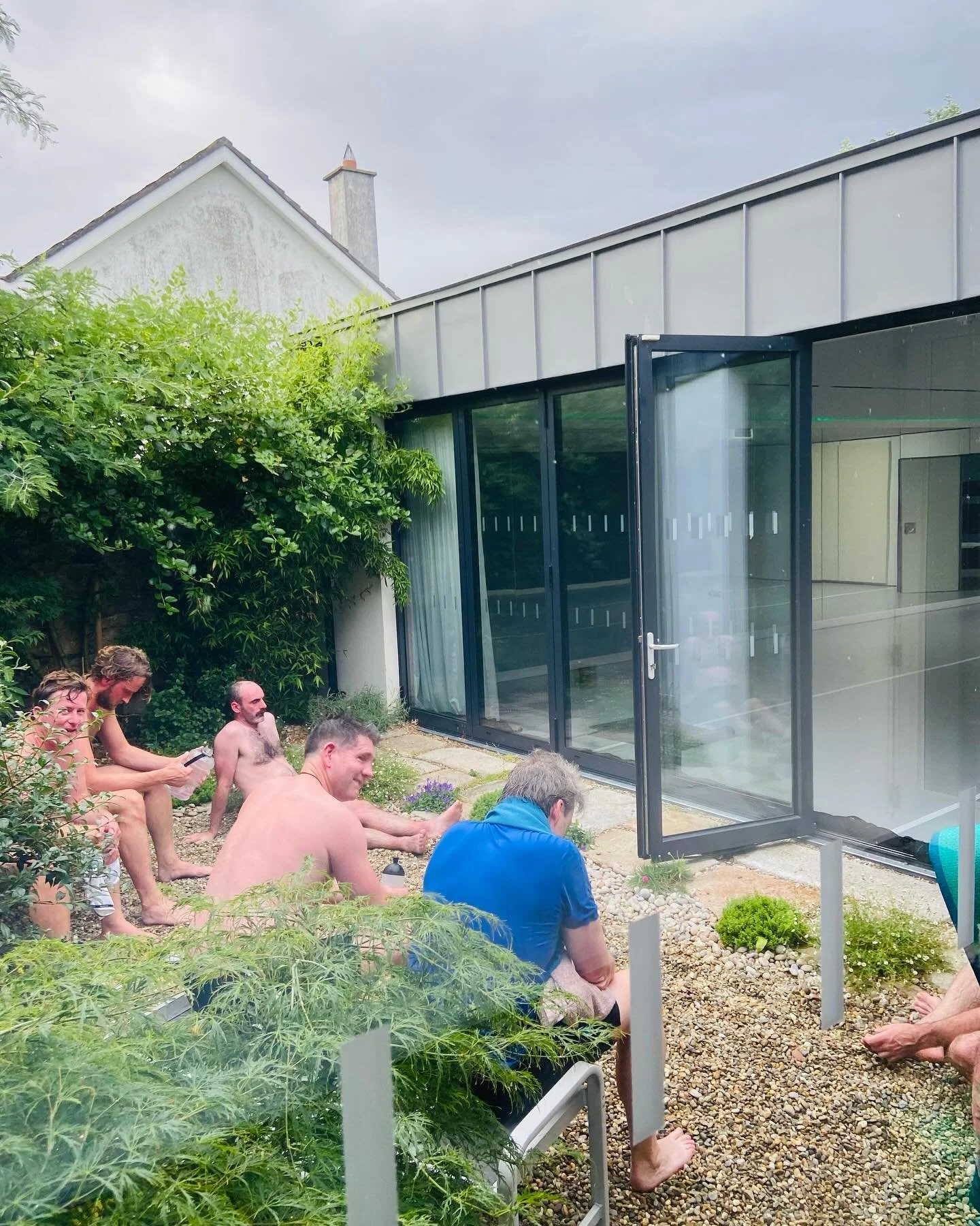 Post class vibes on a Friday with Silvio’s fan club! Plenty of classes to choose from this weekend if you missed tonight. Book in via MINDBODY and see you on the mat!
#wheremovementunites #yogayard #yogaflow #yogadublin #yogayarddublin #hotyog