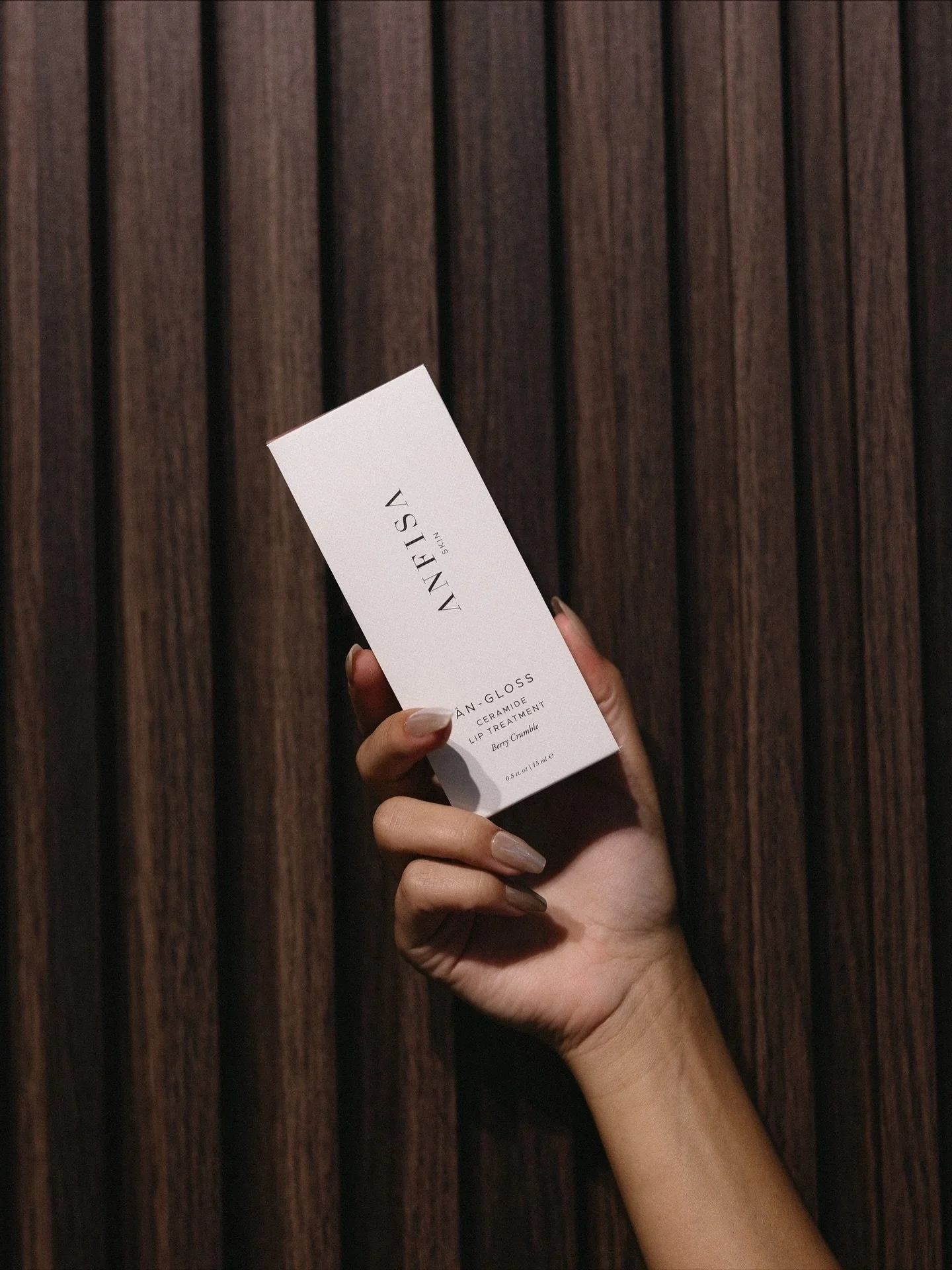 Say goodbye to chapped, crusty lips and hello to soft, hydrated perfection.

Seasonal weather doesn&rsquo;t stand a cxance against the @anfisaskin Ān-Gloss Ceramide Lip Treatment &mdash; packed with ultra-nourishing botanicals, rich emollients, and b