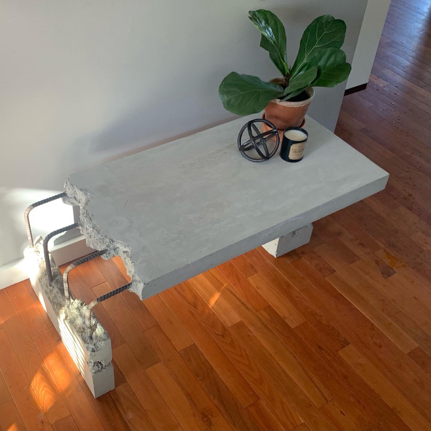 The &ldquo;Slab&rdquo; coffee table
#lmcconcrete #custom #concrete #yyconcrete #calgaryconcrete #calgaryconstruction 
📷 @stagedbytara
Thanks @jessicaolthuis for the lift💪