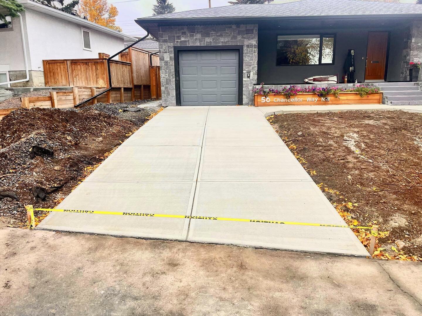 Nice new broom finish driveway and front walk.
#lmcconcrete #conrete #driveway #walk #customconcrete #yycconcrete #yycconstruction