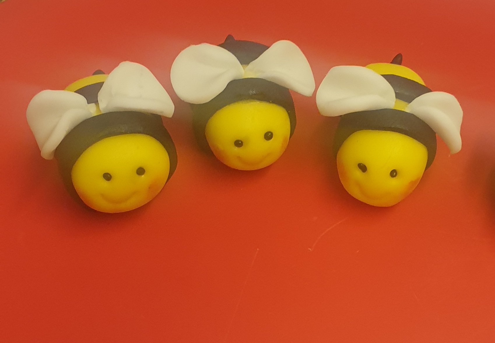 Sugar craft bees x4