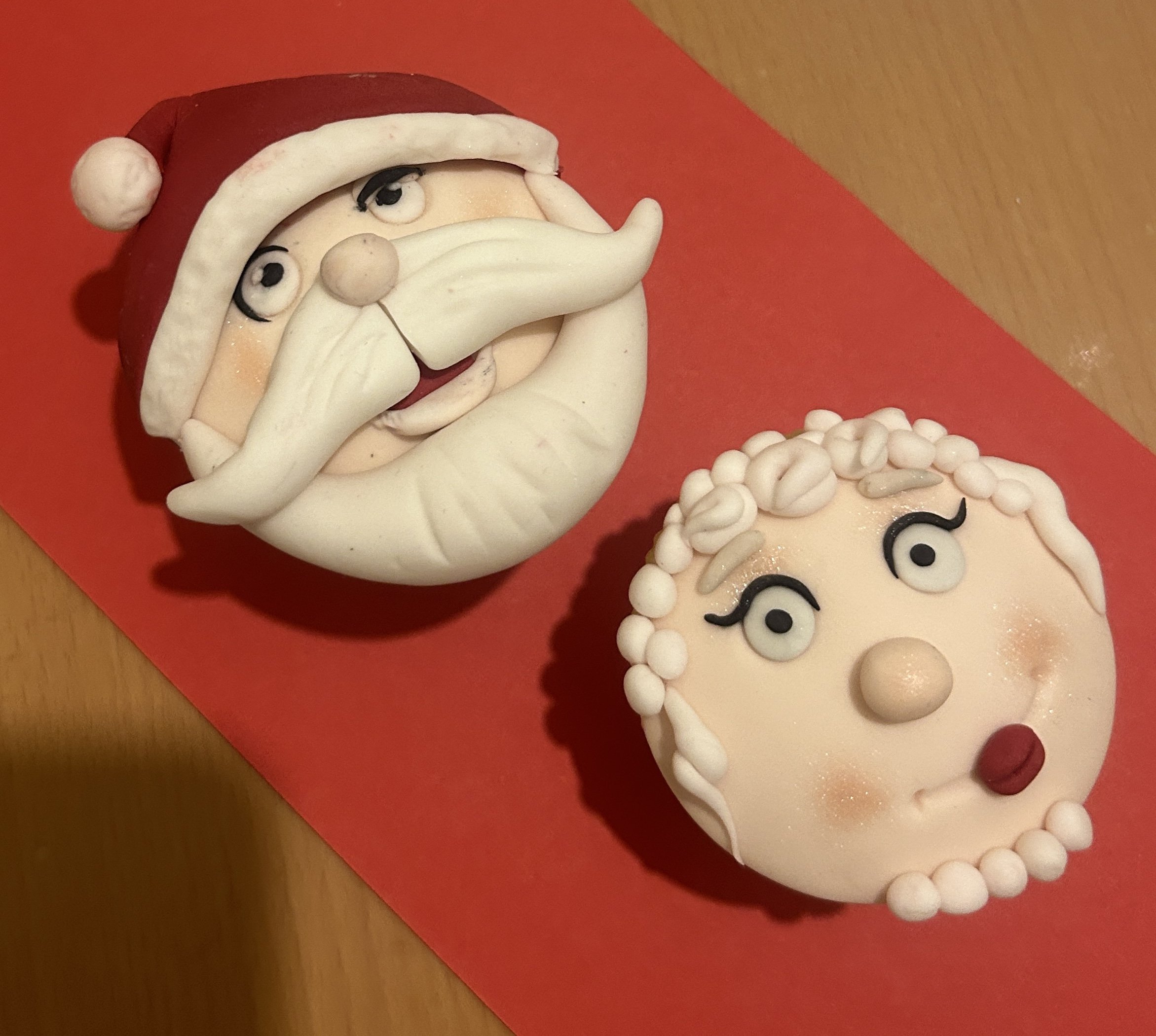 6 x Mr and mrs Claus cupcakes
