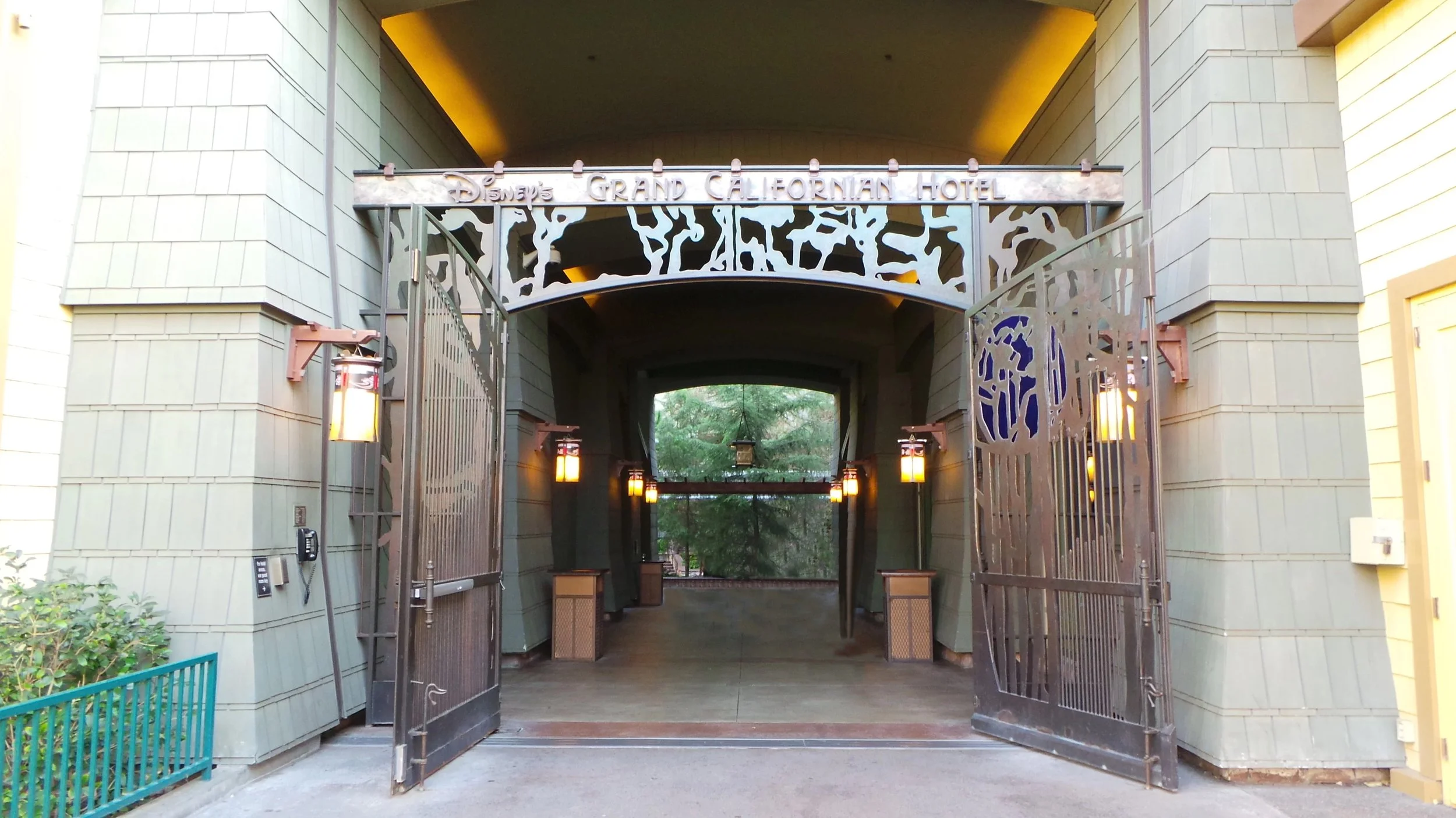 Grand-Californian-Hotel.JPG