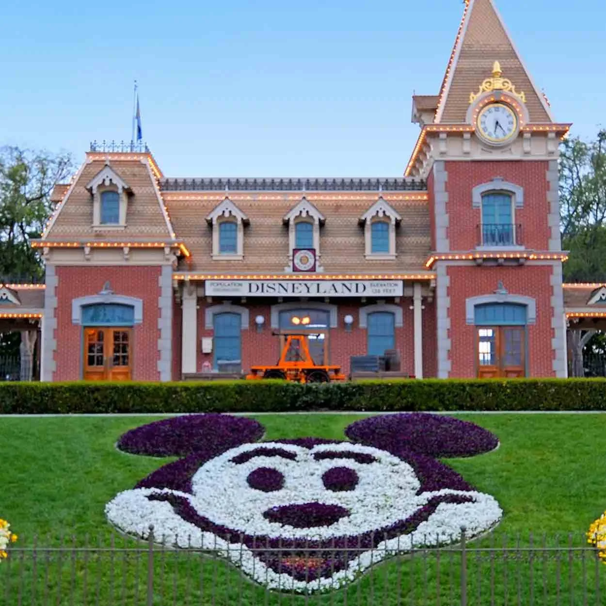 abd-southern-california-disneyland-slideshow-1-disneyland-1x1.jpg