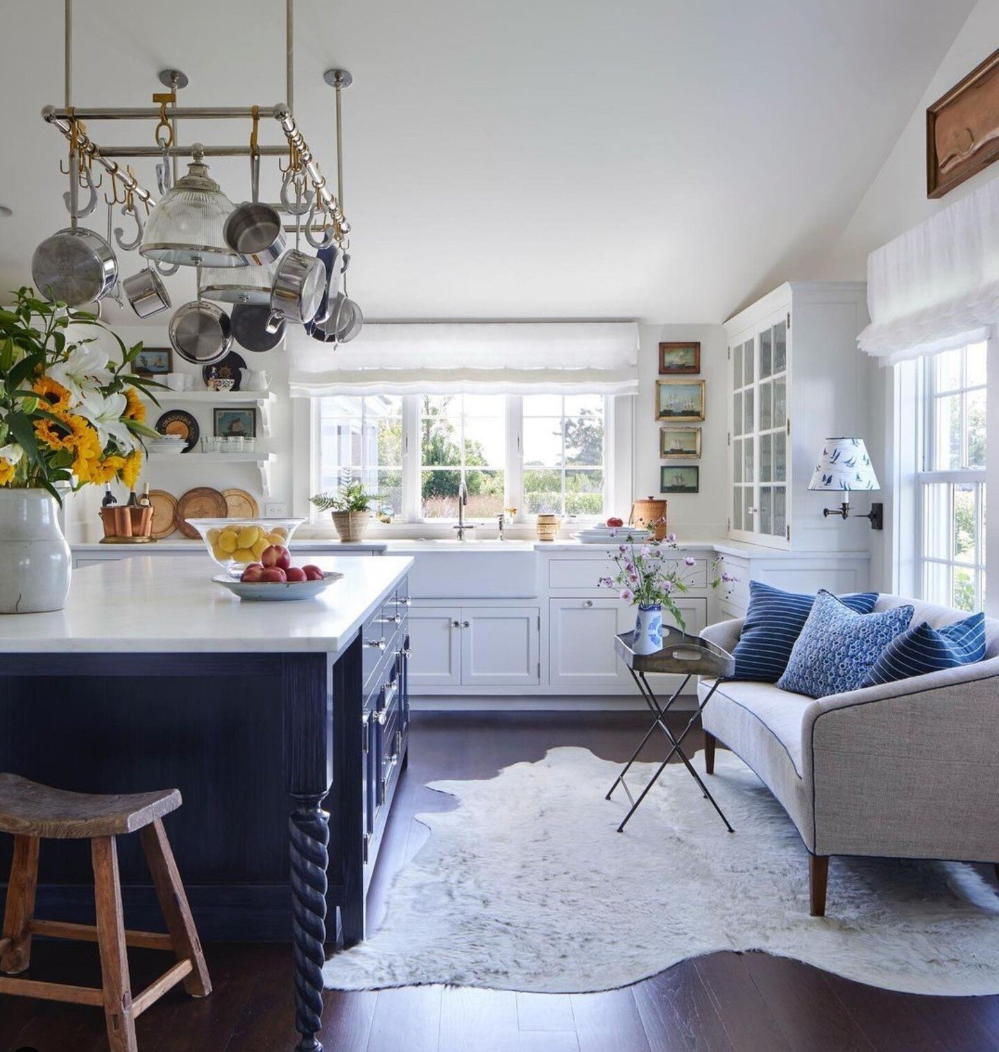 Now this is a kitchen that invites front row seats to the splendor of cooking!  Sit and watch or Taste test in comfort! ⁠
LOVE - LOVE - LOVE!  Cheers to @gary_mcbournie_inc⁠
⁠
photo credit: @annieschlechter⁠
stylist: @howardwchristian⁠
⁠
#styledbyark