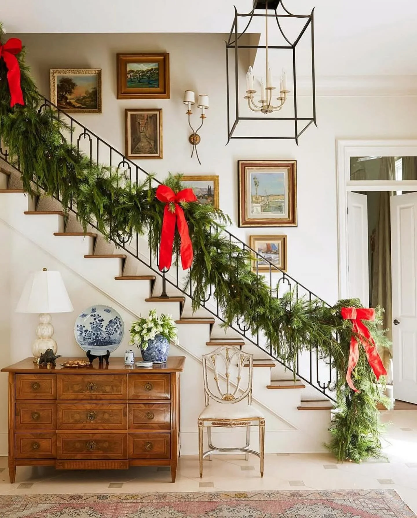 One of my favorite holiday posts&mdash;one I return to year after year. Great design never goes out of style.

Design:  @graciinteriors 
Photo Credit:  @briewilliams