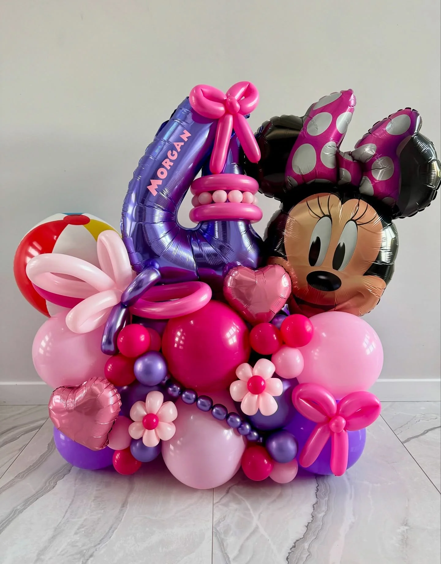 ⛱️💕A moment for Minnie&rsquo;s Pool Party 💕👙

#letsgetitpoppin #minniebirthday #minnimouse #kidspartydecorations #girlybirthday #minnie #poolparty #kidsparty #birthdayparty #balloonbouquet #pittsburghballoons #balloonartist