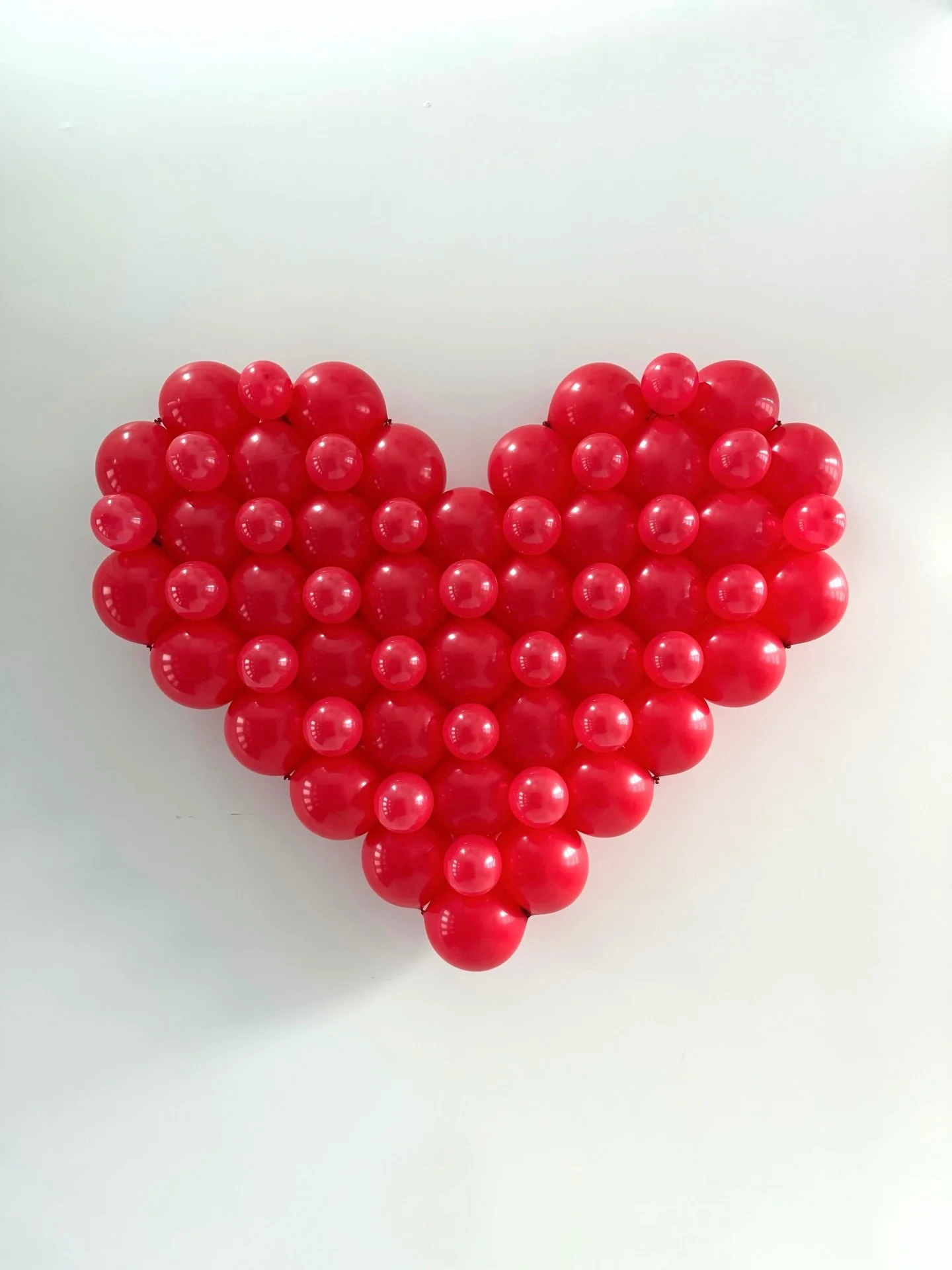 Nothing but love❤️

Classic red. Iconic heart. Instant statement.
 
Hearts aren&rsquo;t just for Valentine&rsquo;s Day. Send some love all year round 💫

Tap the link in bio or DM us to secure yours today 💌

#letsgetitpoppinco #heartballoon #pittsbu