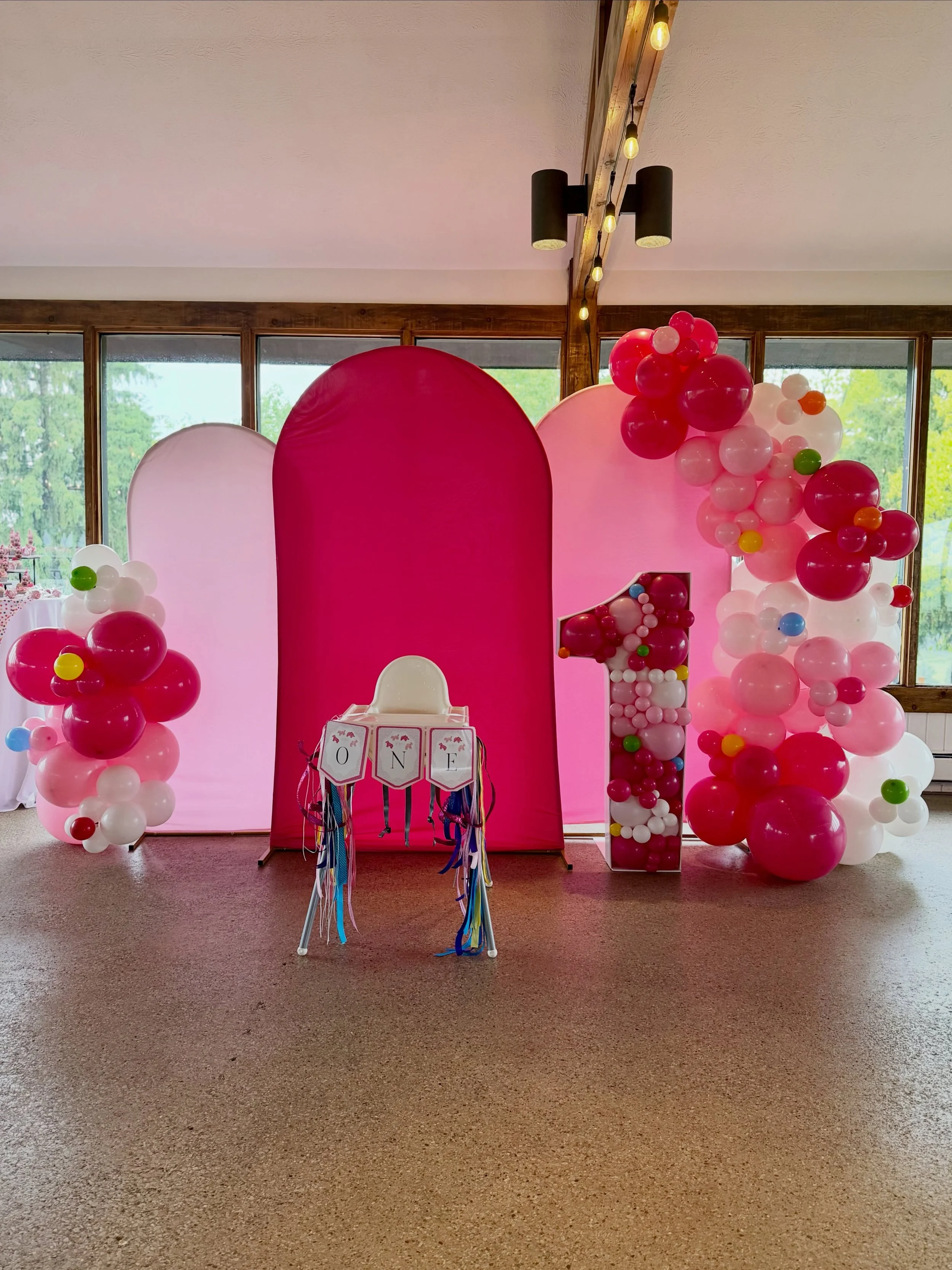 📣Calling all party animals&hellip; this frosted animal cookie celebration was almost too sweet to handle 🍪🎀

From the candy-colored balloons to the custom number mosaic and sweetest little details, every corner was sprinkled with first birthday ma