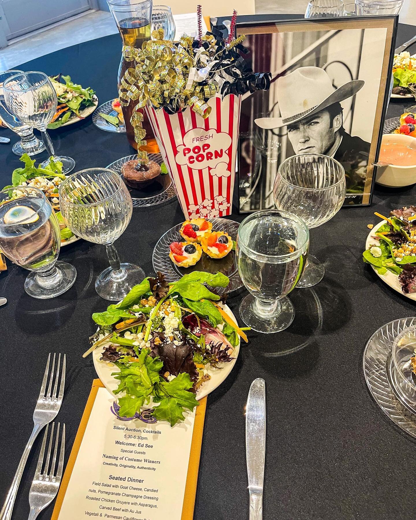We had a great night at the scholarship dinner for The New Theatre Guild!
.
.
.
.
.
.
#catering #eventcatering #kccatering #kansascitycatering #weddingcaterer #weddings #kcweddings