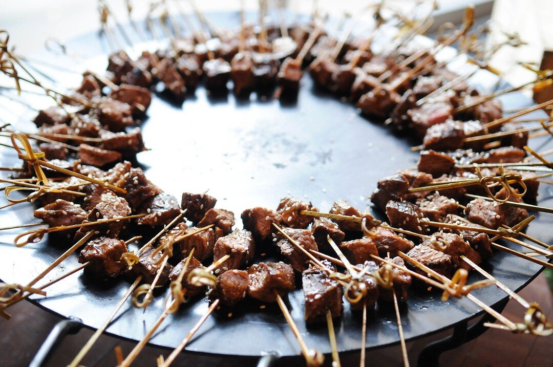 Our teriyaki beef skewers are the perfect passed hors d'oeuvre for mess-free mingling and seriously satisfying flavor!
.
.
.
.
.
.
#horsdoeuvre #horsdoeuvres  #passedhorsdoeuvre  #kcevents #kcweddings #kccatering #kansascitycatering #kansascityweddin