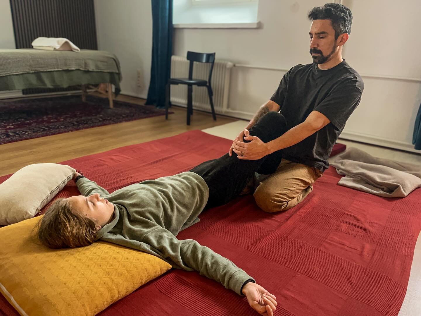 Breathe and flow

Thai yoga massage combines acupressure techniques combined with gentle movements flowing through the energy lines generally moving from feet to head. 

Thai yoga massage is an ancestral practice which will help you reduce stress, an