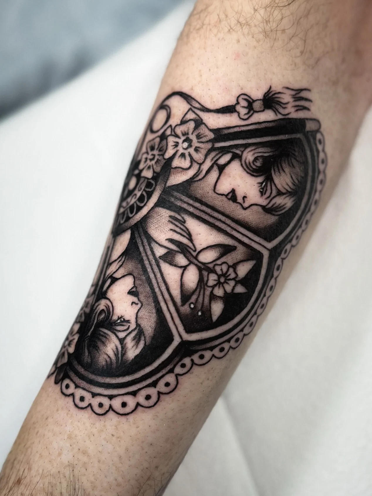 the last of this triptych fan design. happy to reintroduce this concept with a custom design in the future but alas this one is now retired 🥀

made @lastmatchtattoo 

#portlandtattoo #pdxtattoo #fantattoo