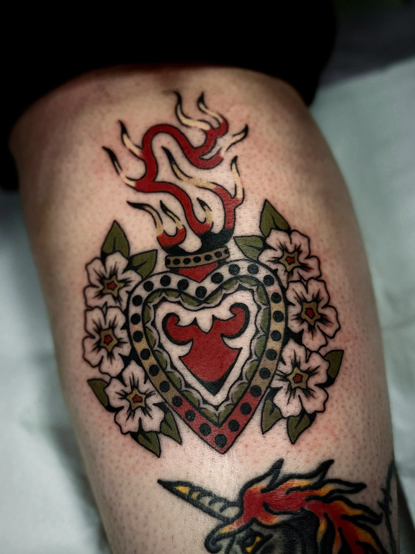 burnin up with love or somethin 

#pdxtattoo #sacredhearttattoo #portlandtattooartist