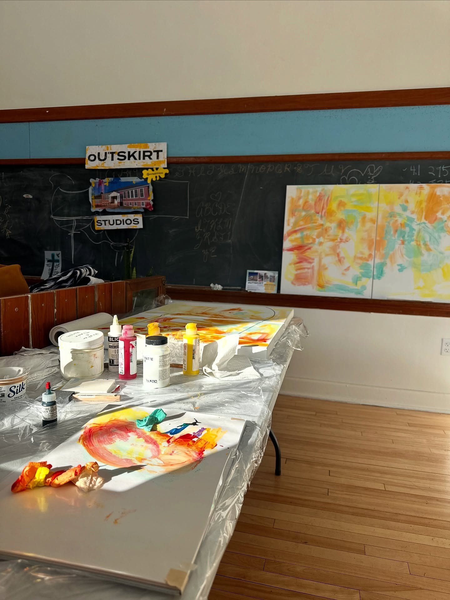 Come create with us ❤️ studios starting at $195/mo 

🌘24 hr access 
🌔utilities included 
🌖free parking onsite 
🌒incredible community of creators and crafters