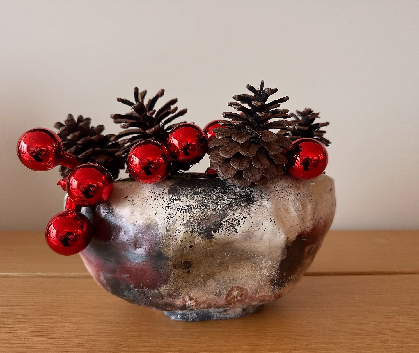 Happy Holidays and Happy New Year!!! Check out this beautiful ceramics piece that was brought to life in our last pit firing session by a student! Wow 🔥❄️