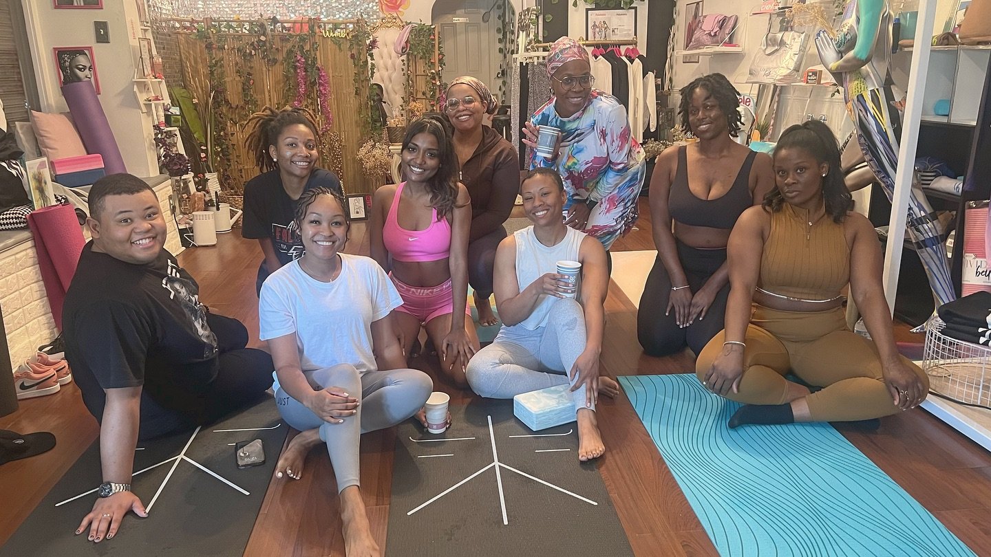 🌱 Grow With The Flow 🧘🏾&zwj;♀️🧘🏾&zwj;♂️🌻

 Black Girls With Green Thumbs has been offering FREE bi-monthly adult community yoga classes for a year now! 🎉 A big thank you to @vividbelle_  for continuing to open their space for us!! And of cours