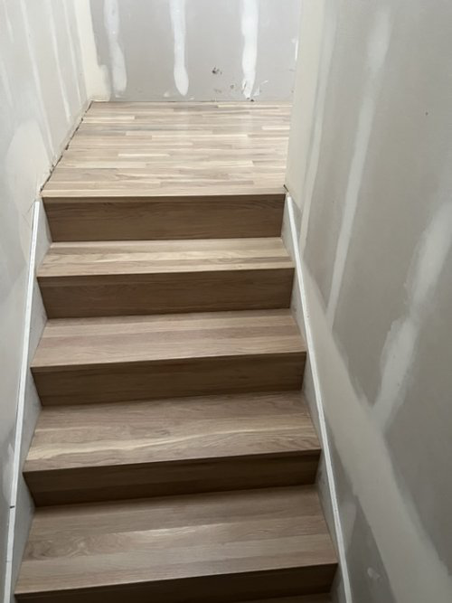custom_stairs_narrow.png