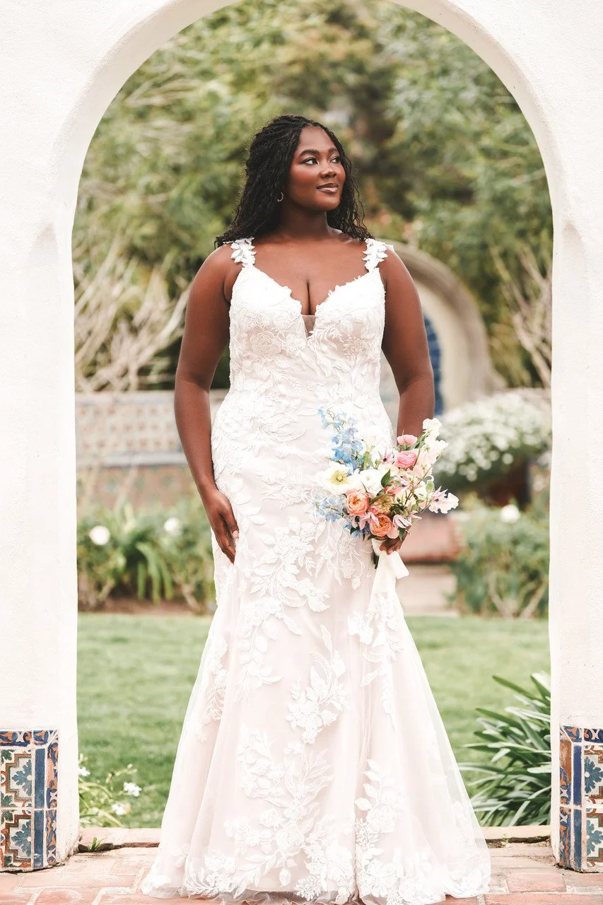 AllureBridals_Dawn_Plus Size Bridal Gown.jpg