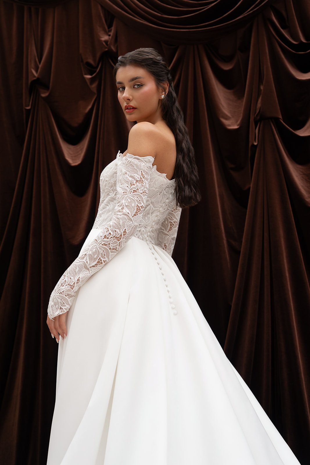 LeLeeStudio_Peyton_Long Sleeve Bridal Gown.jpg