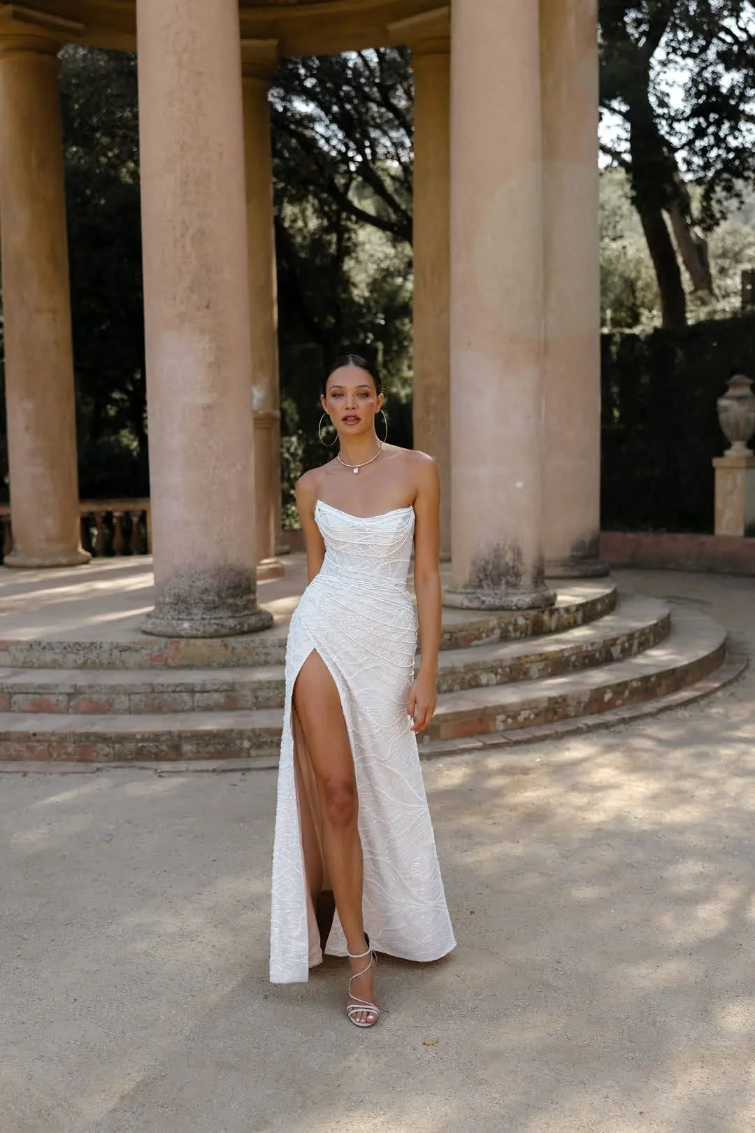 Ari Villoso_Bonnie_Strapless Wedding Dress.webp