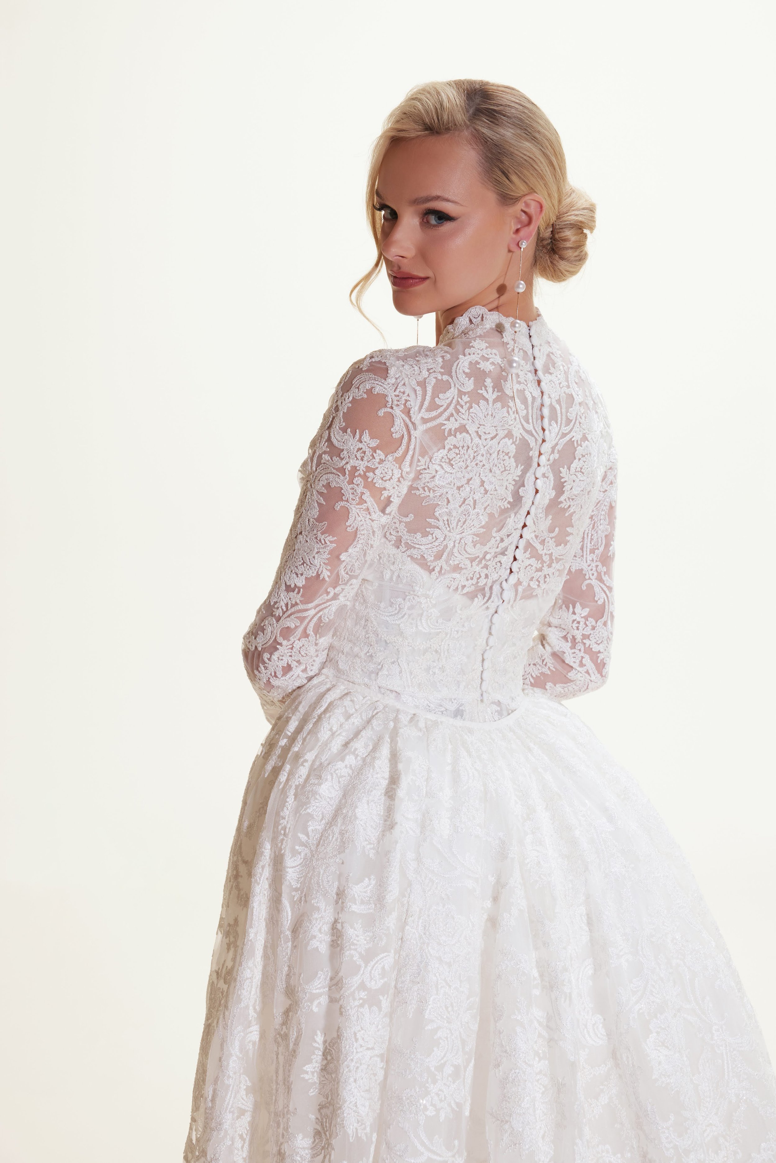 Valeria_Yumi_ Modest Lace Wedding Dress.jpg