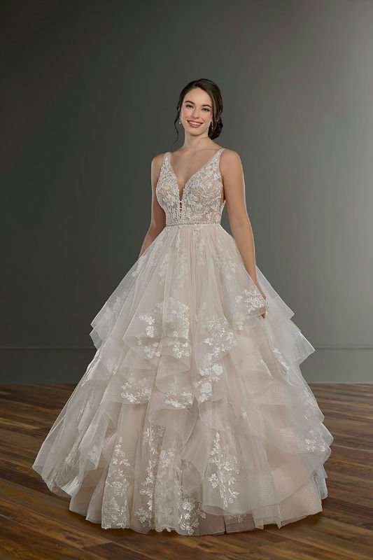 MartinaLiana_1105_Volumious Skirt Wedding Dress.jpg