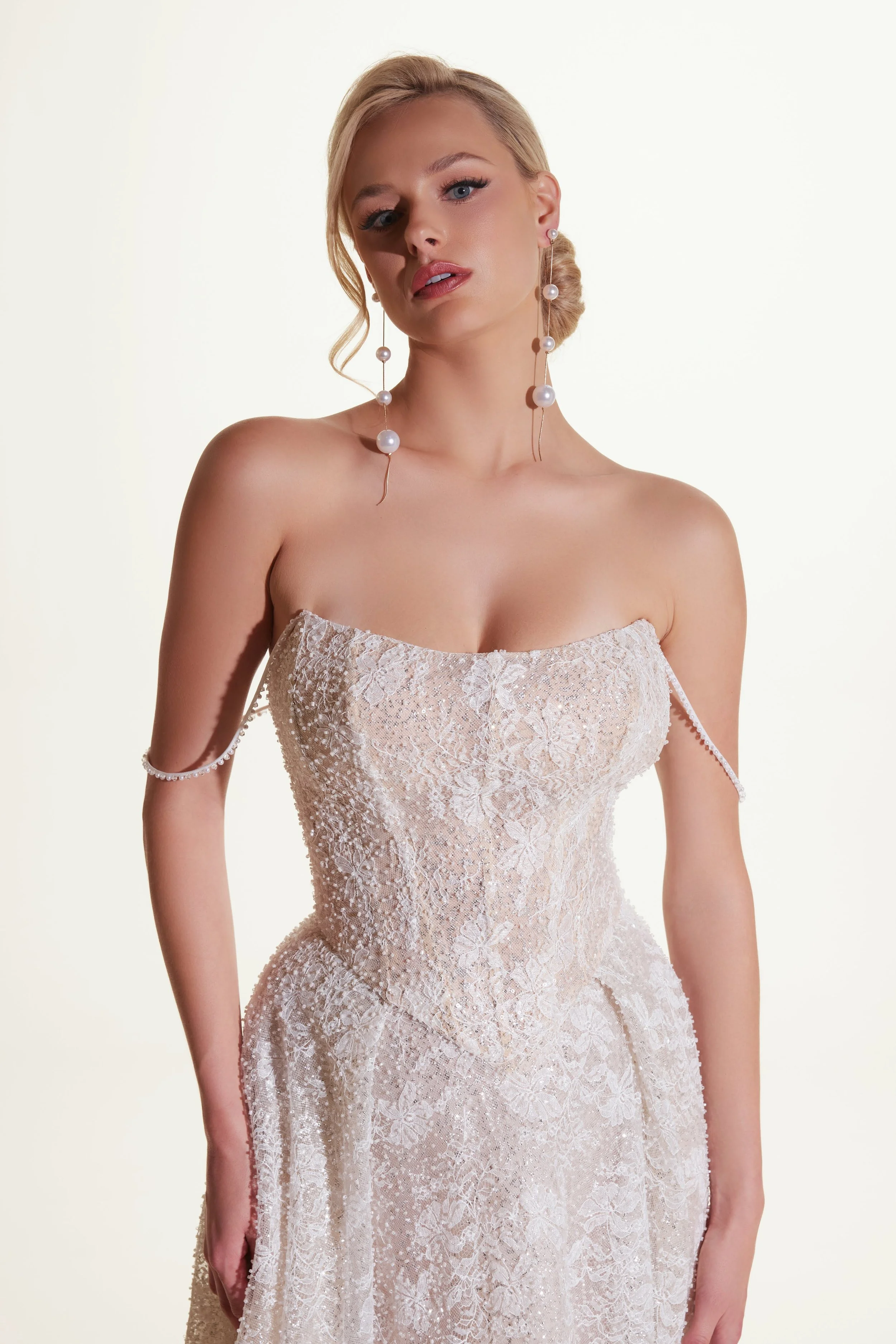Yumi Bridals_Vontria.jpg