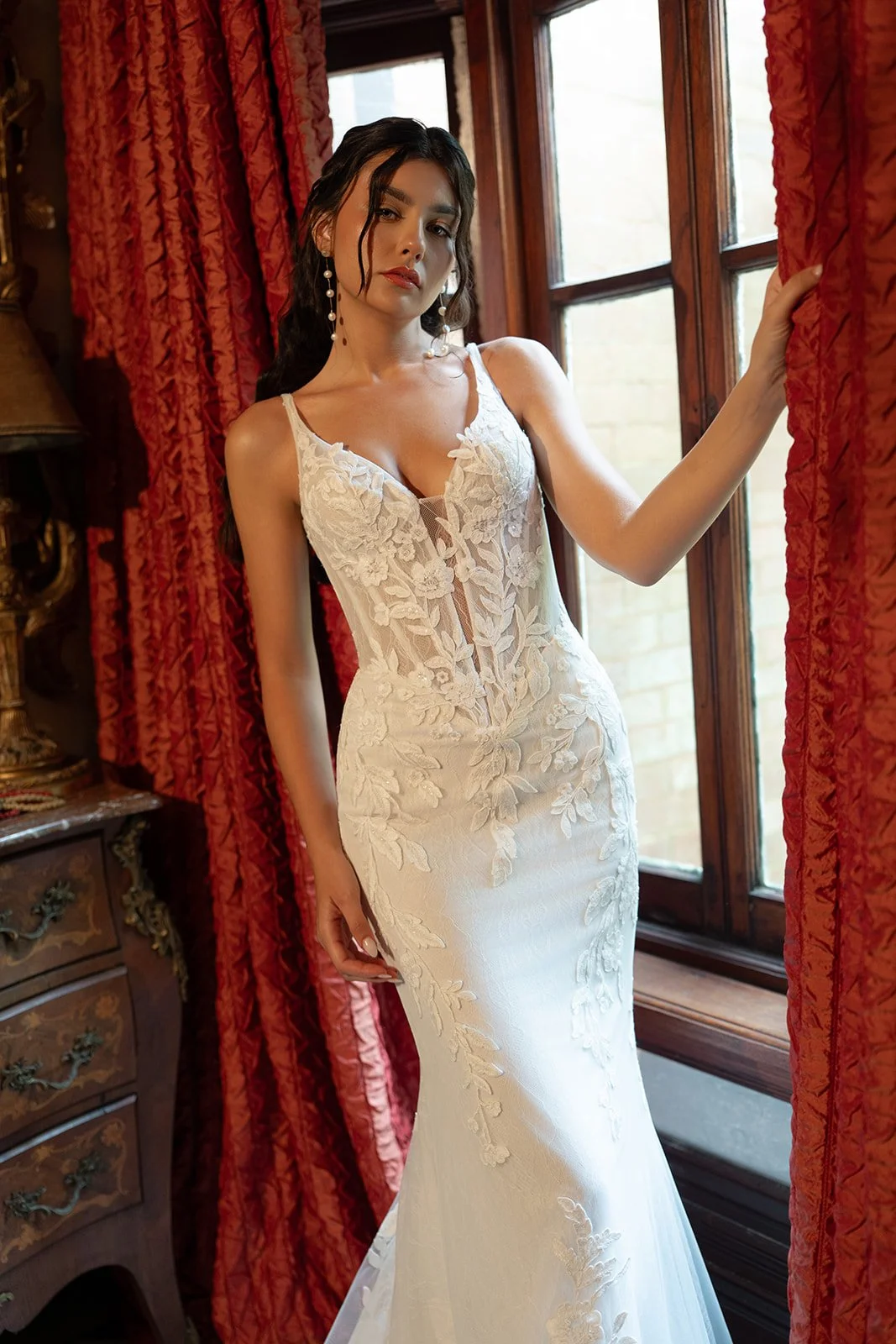 LeLeeStudio_Naomi_Chantilly Lace Wedding Dress.jpg